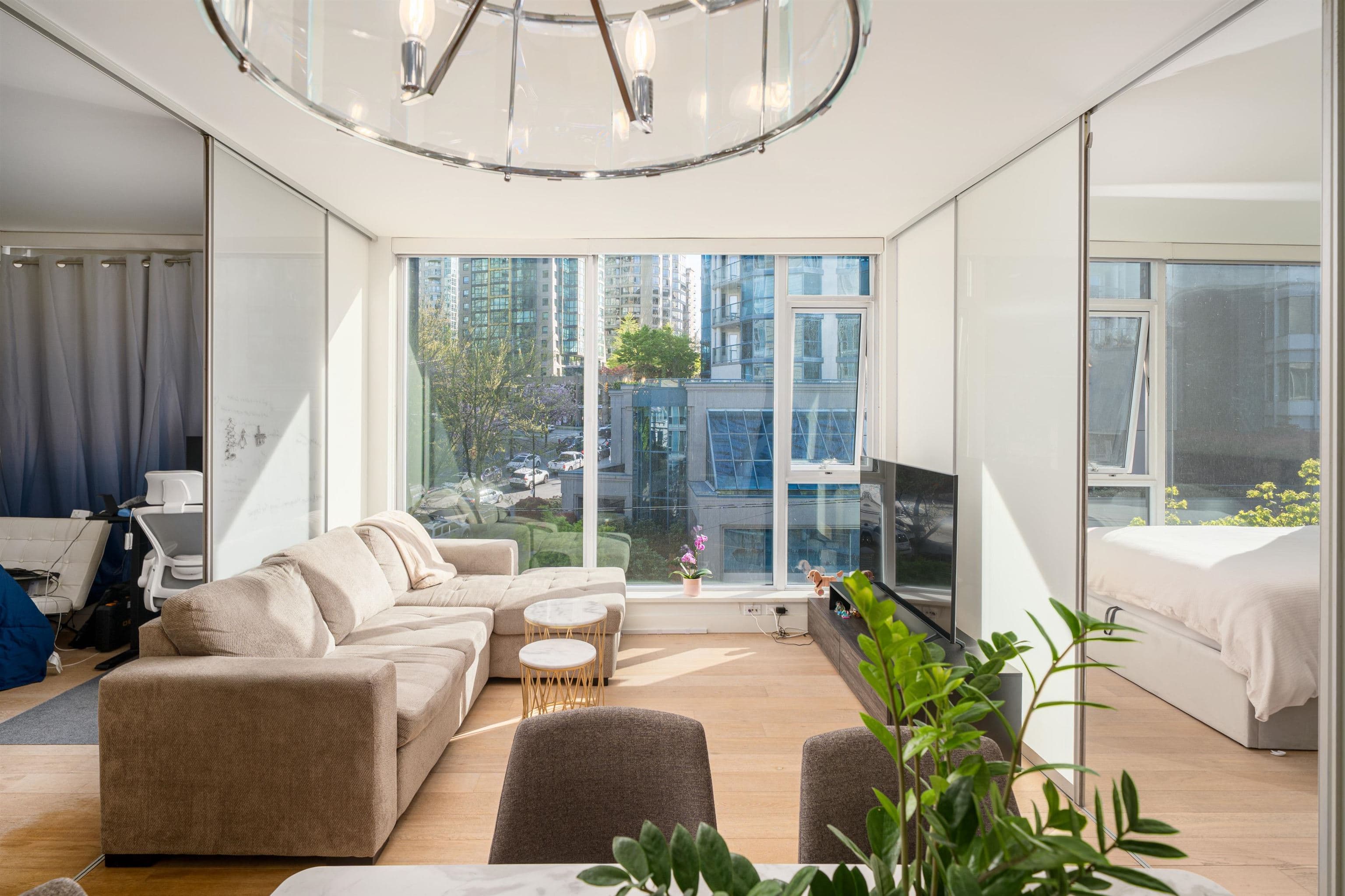 403 - 1409 W Pender Street, Vancouver, V6G 2S3 — photo 1