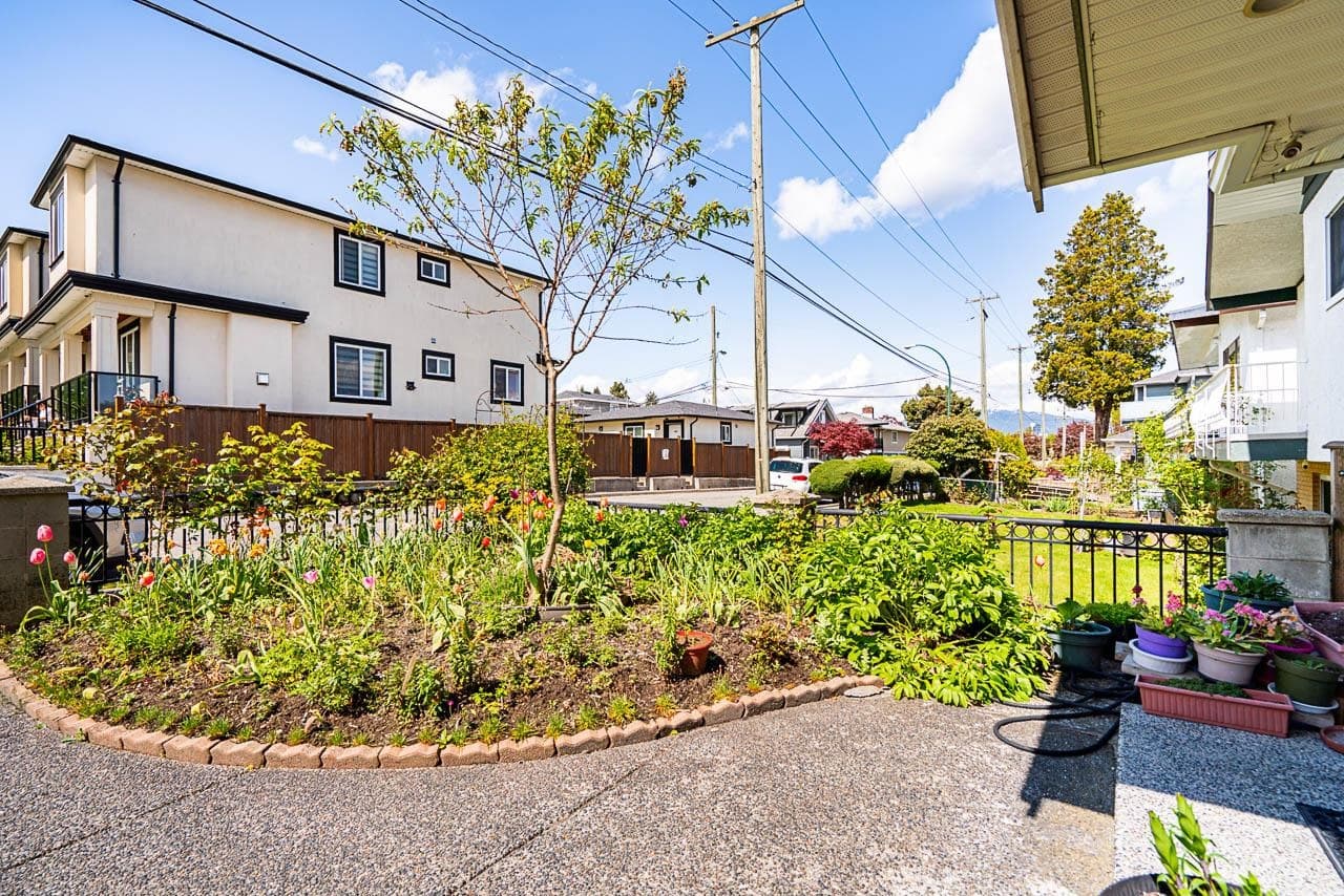 4694 Mchardy Street, Vancouver, V5R 4C3 — photo 3