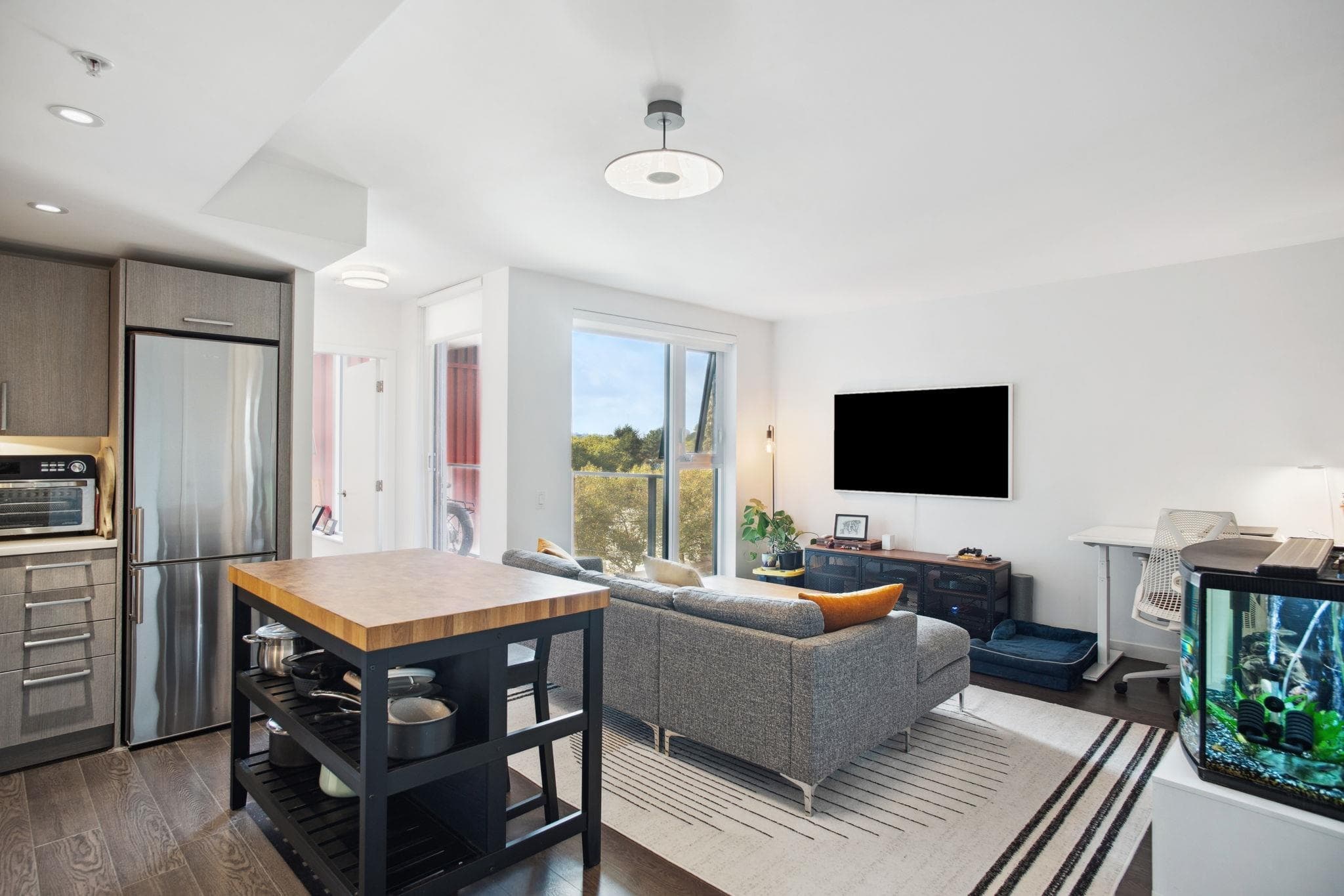 501 - 983 E Hastings Street, Vancouver, V6A 0G9 — photo 2