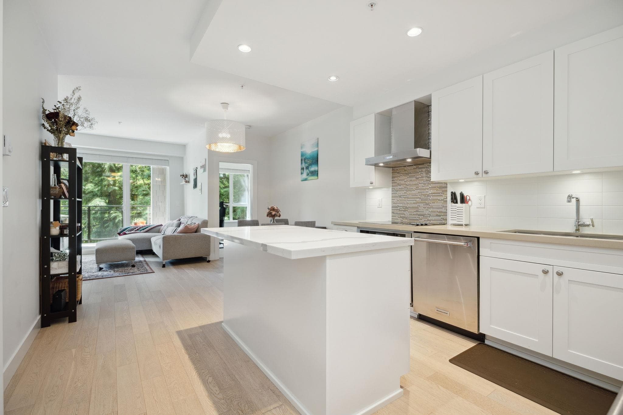 305 - 3399 Noel Drive, Burnaby, V3J 0G8 — photo 1