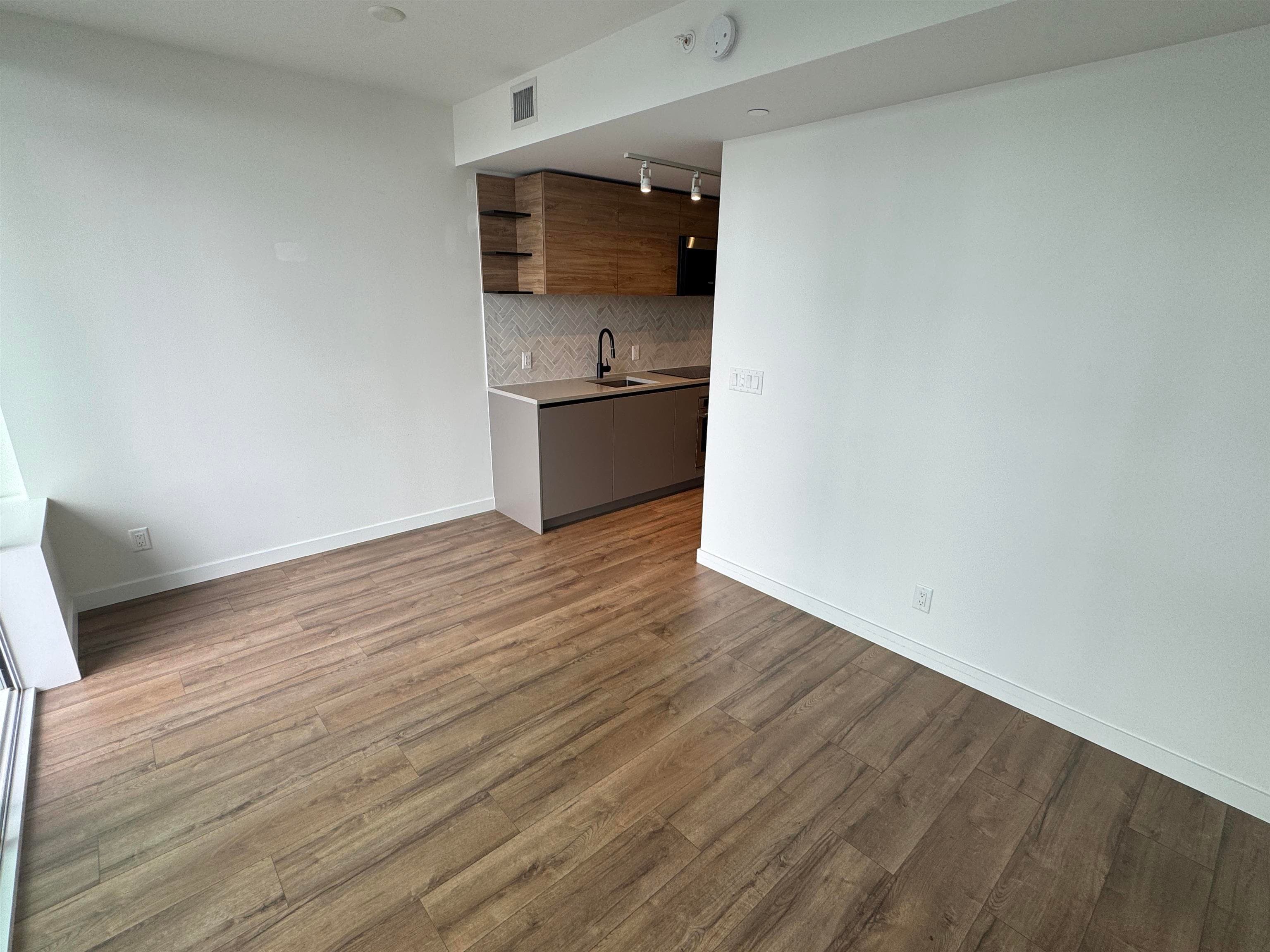 2109 - 13428 105 Avenue, Surrey, V3T 0S6 — photo 4