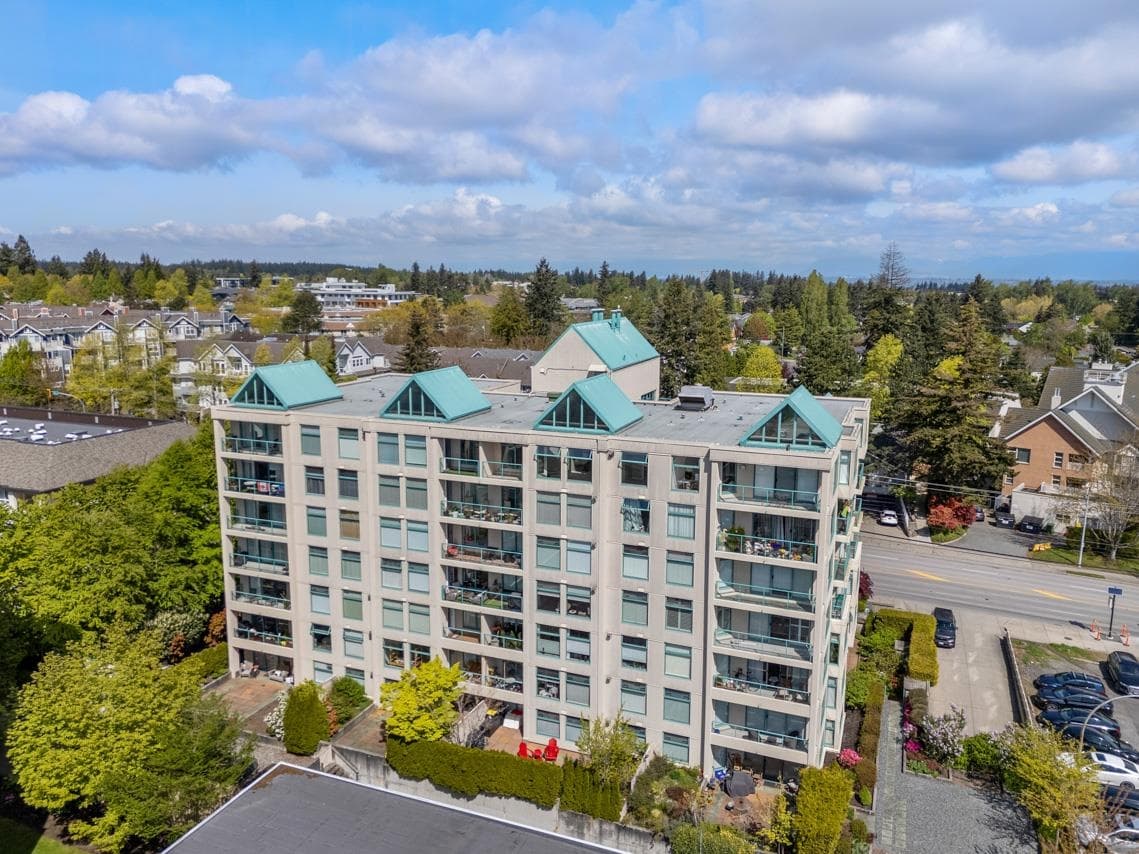 702 - 15466 North Bluff Road, White Rock
