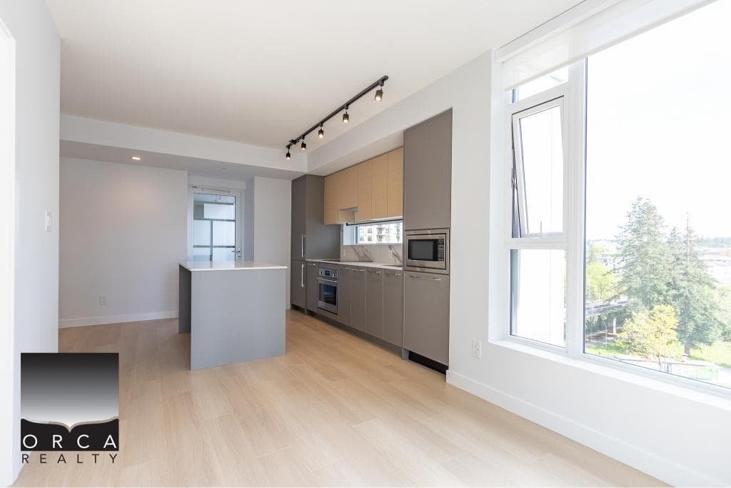 810 - 13725 George Junction, Surrey, V3T 0V7 — photo 2