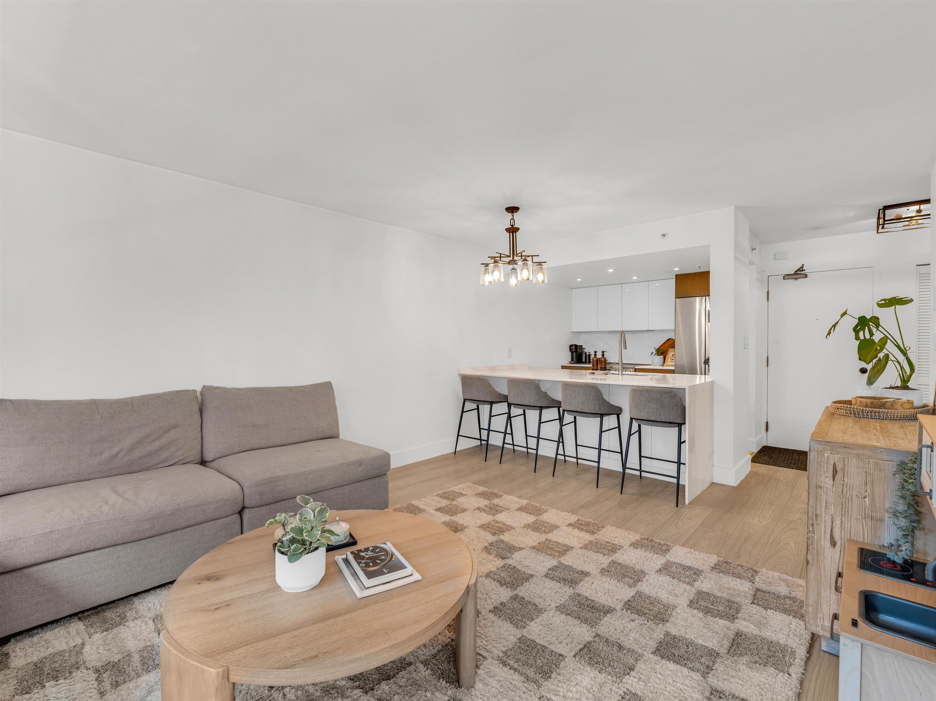 404 - 1060 Alberni Street, Vancouver, V6E 4K2 — photo 2