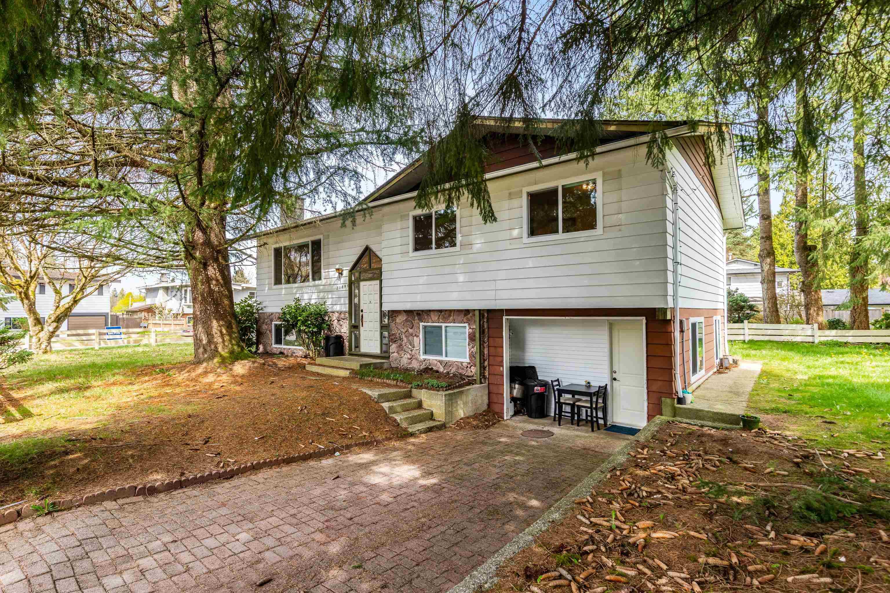 21099 Berry Avenue, Maple Ridge, V2X 7V3 — photo 2
