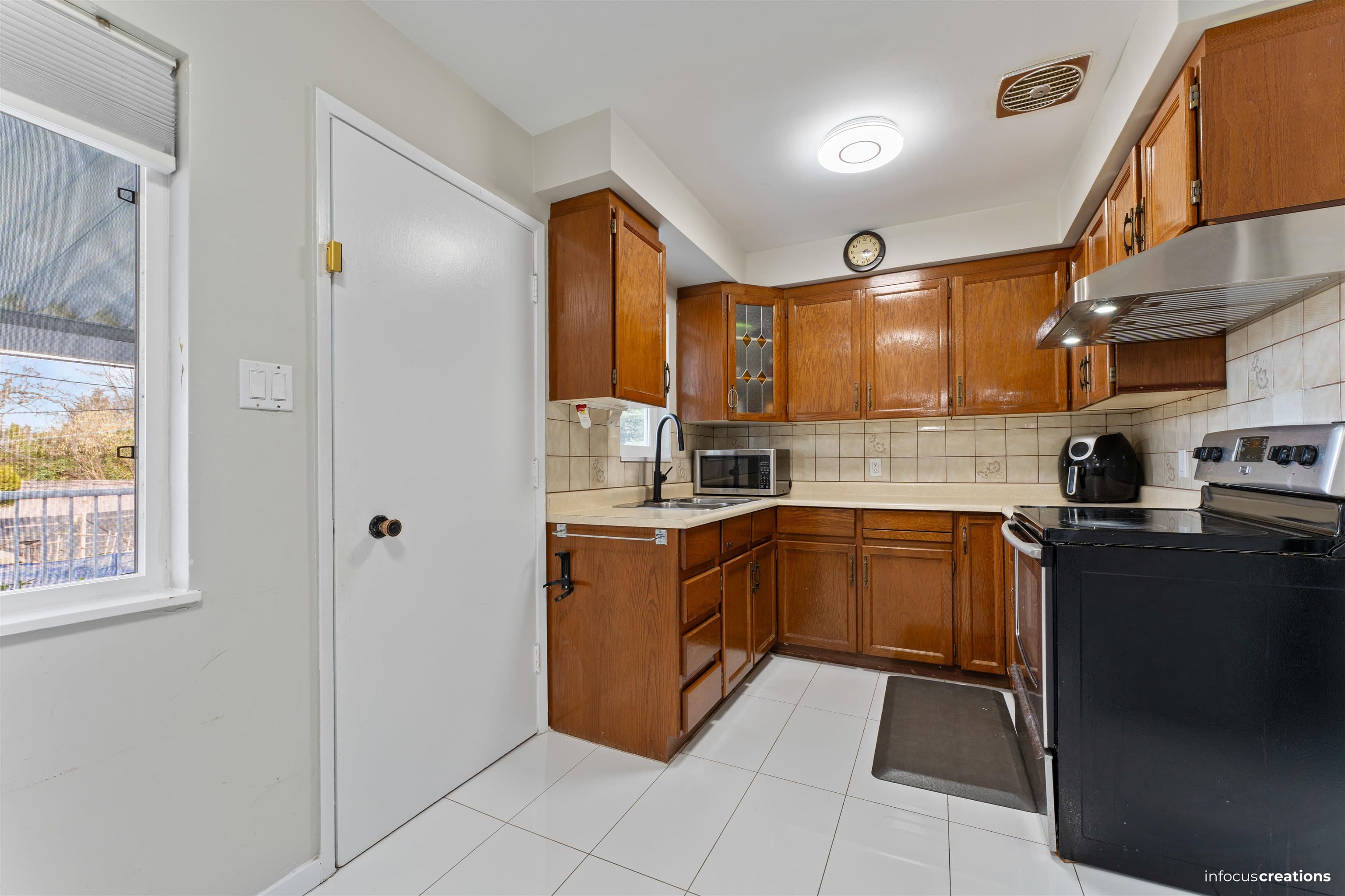 21957 Acadia Street, Maple Ridge, V2X 3B7 — photo 3