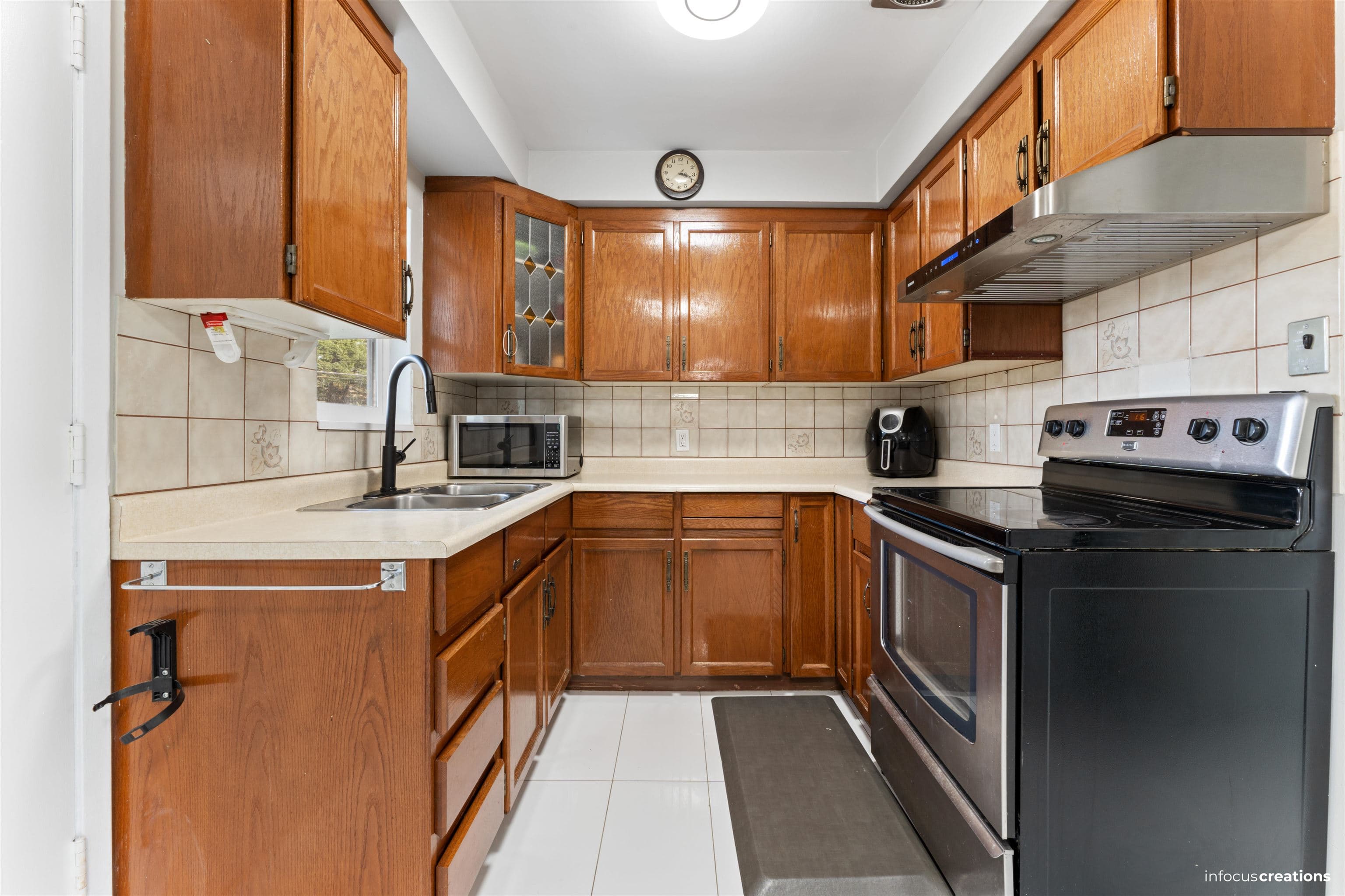 21957 Acadia Street, Maple Ridge, V2X 3B7 — photo 5