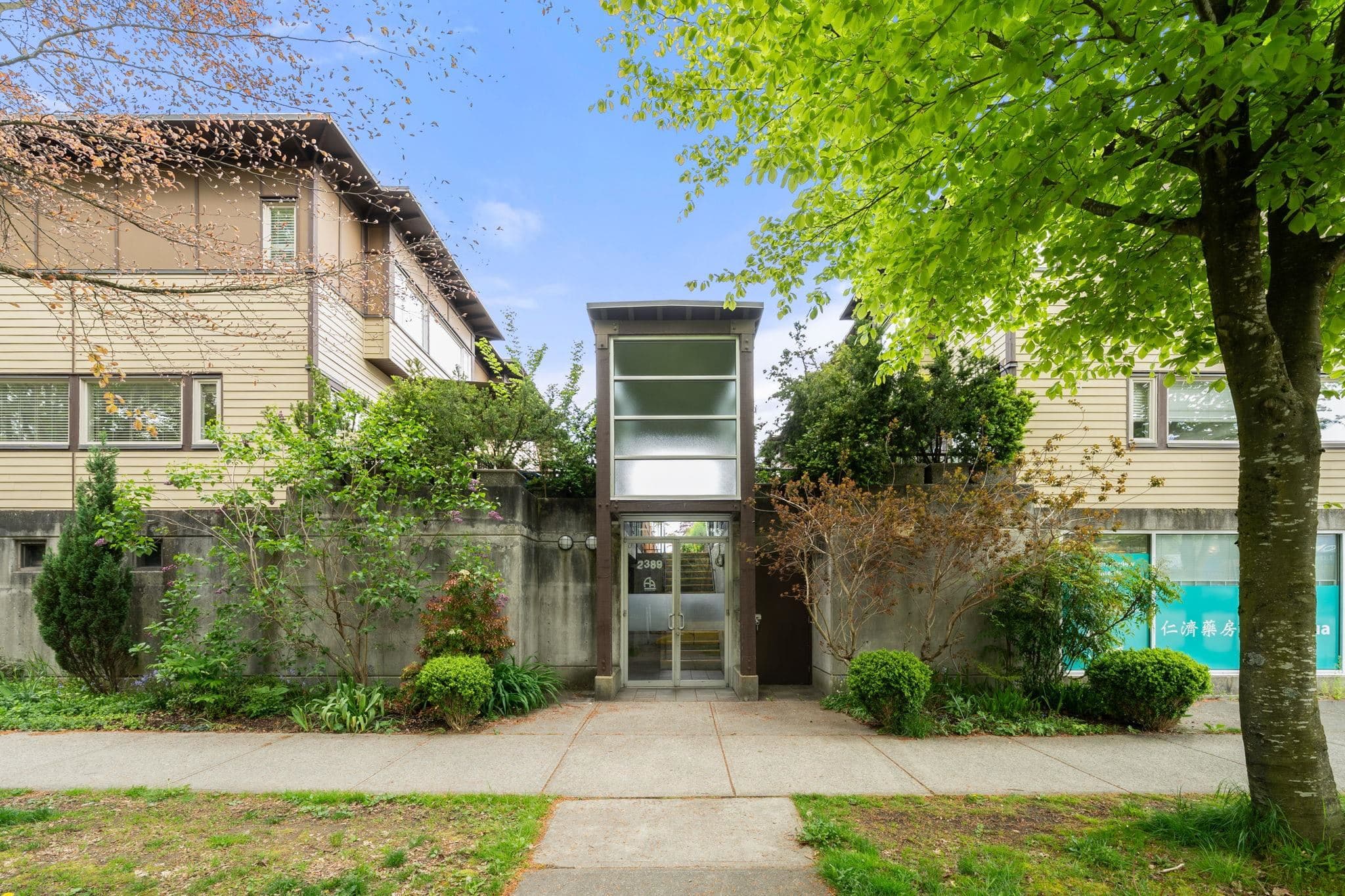 17 - 2389 Charles Street, Vancouver