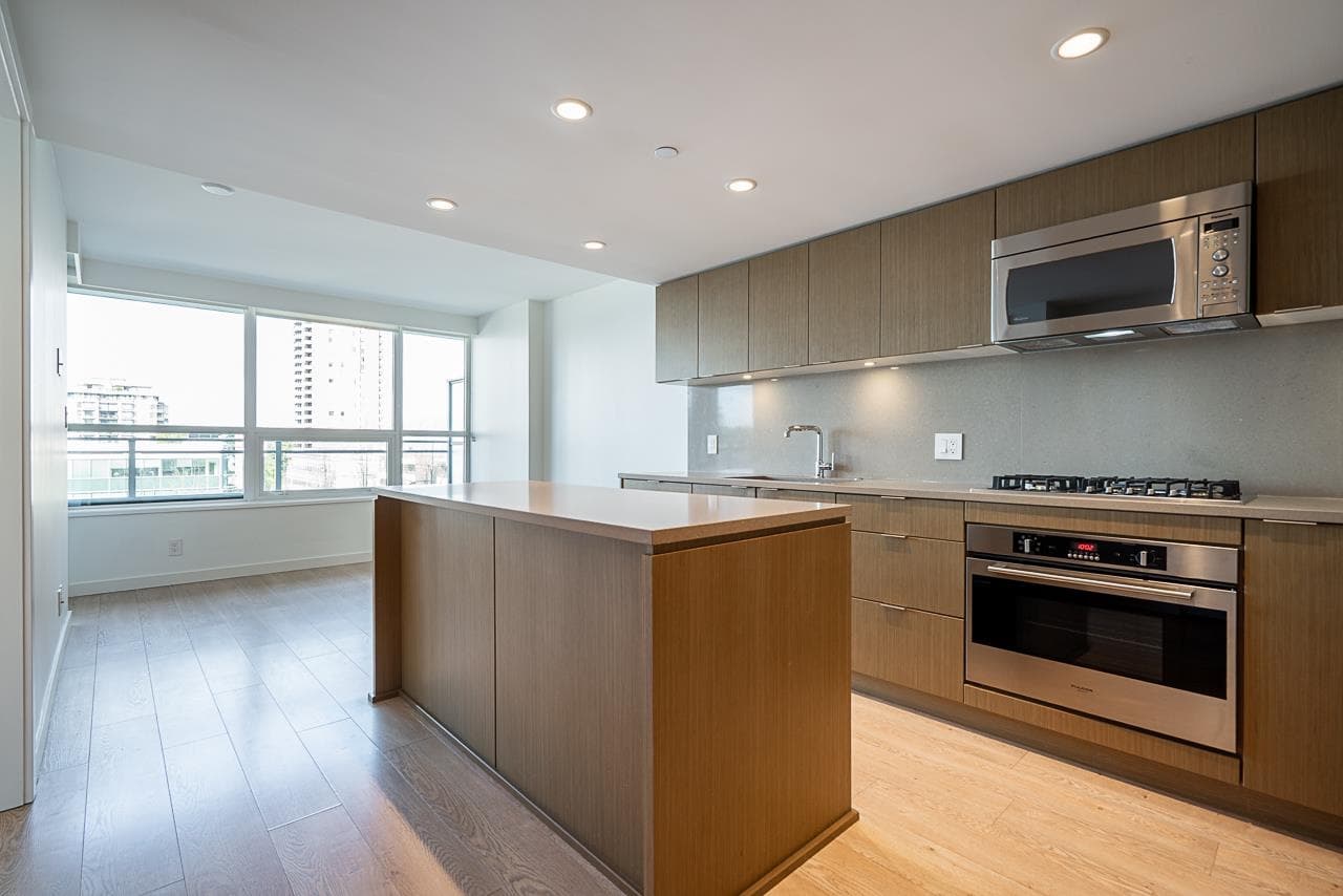 306 - 125 E 14th Street, Vancouver, V7L 0E6 — photo 2