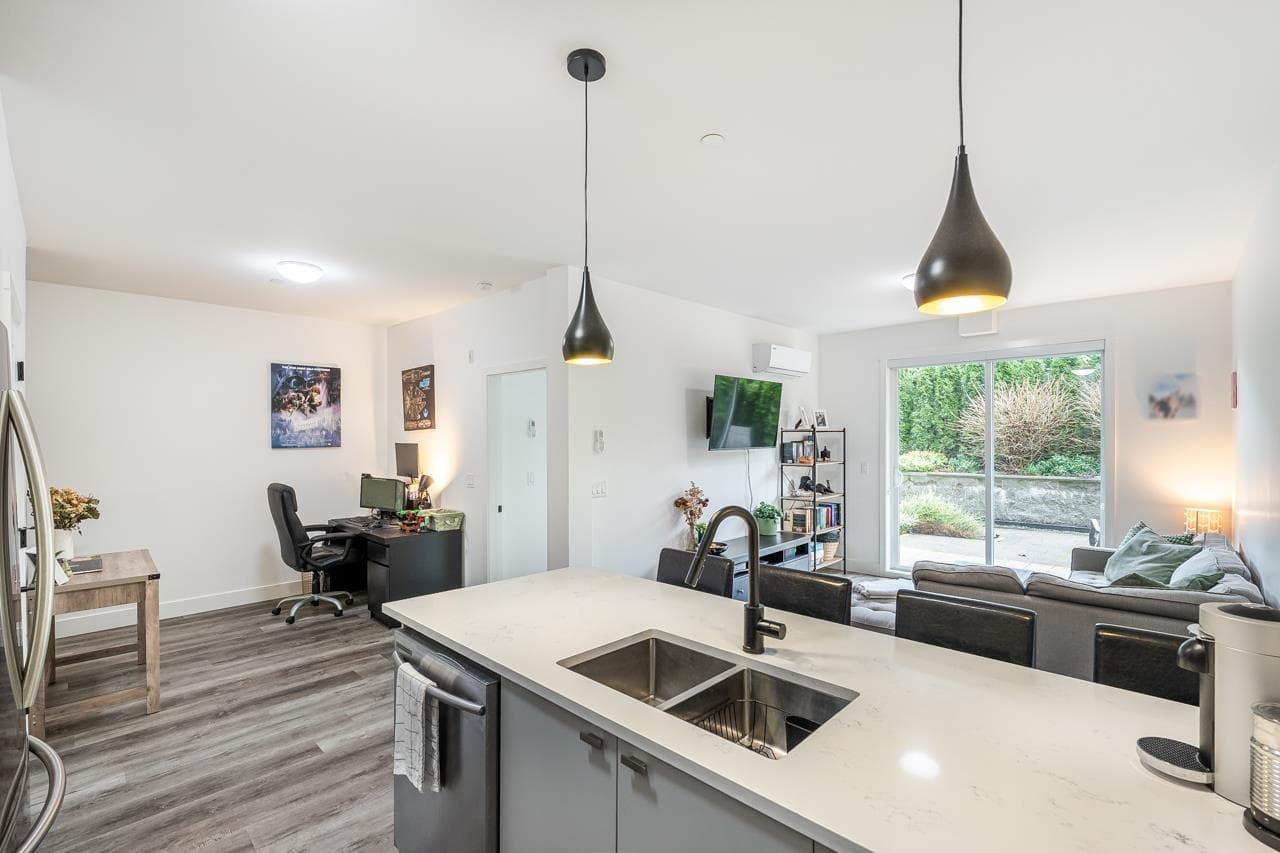 101 - 12320 222 Street, Maple Ridge, V2X 4K8 — photo 1