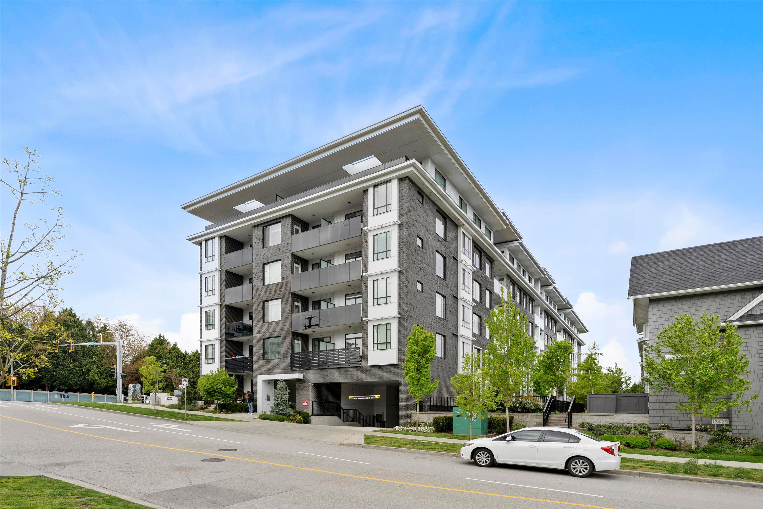 402 - 13623 81a Avenue, Surrey, V3W 3N7 — photo 2