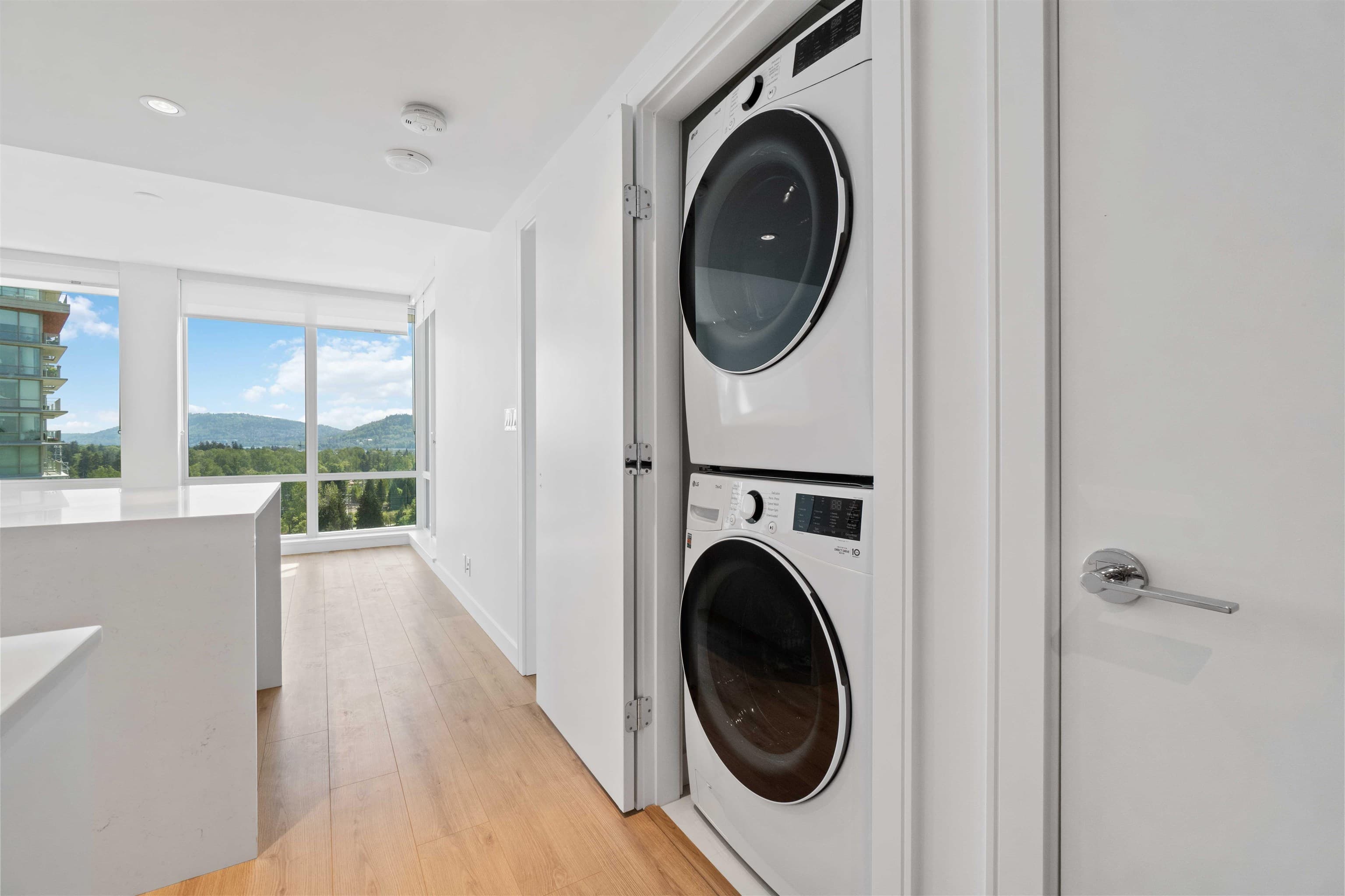 1704 - 1500 Fern Street, North Vancouver, V7J 0E6 — photo 5