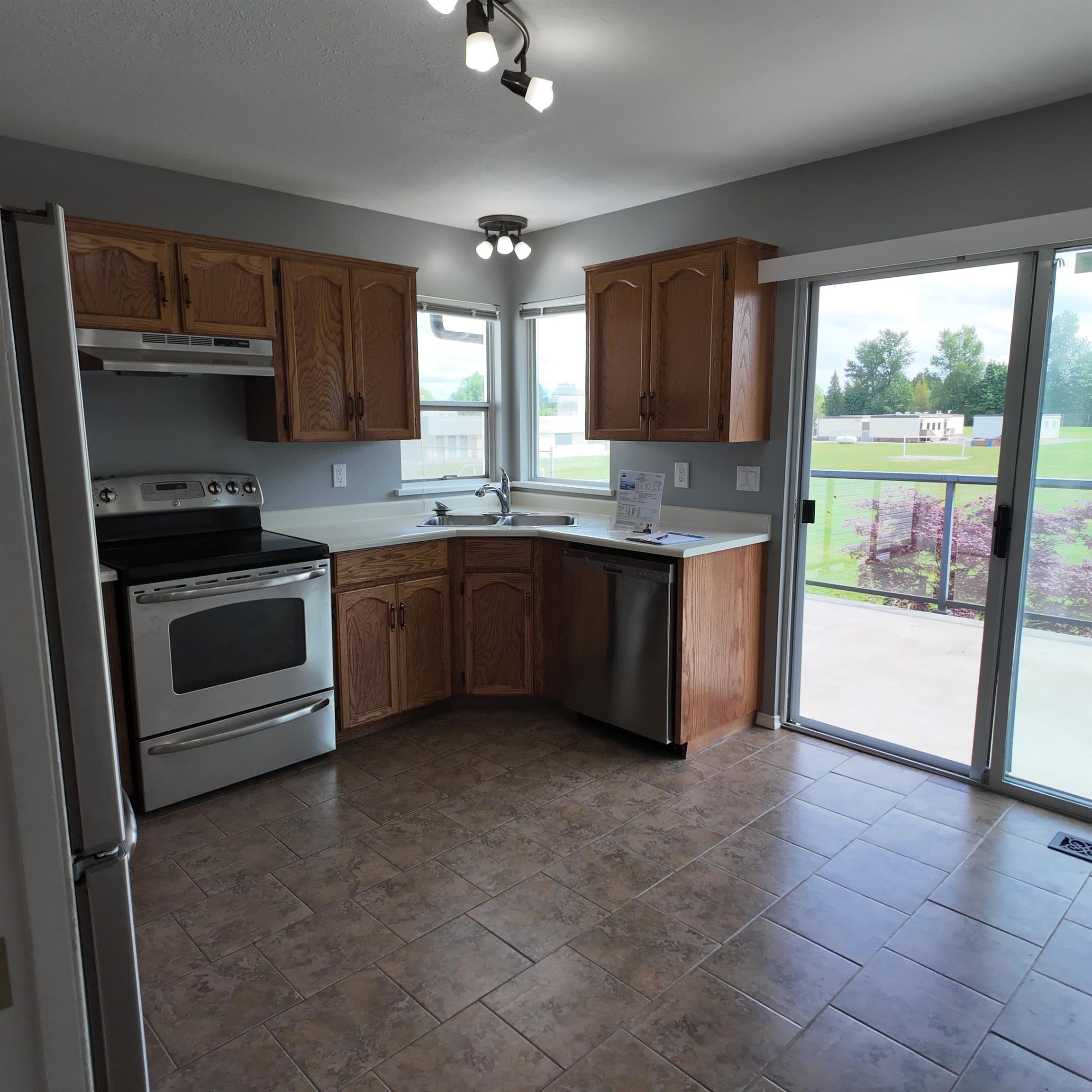 2724 272b Street, Langley, V4W 3K1 — photo 5