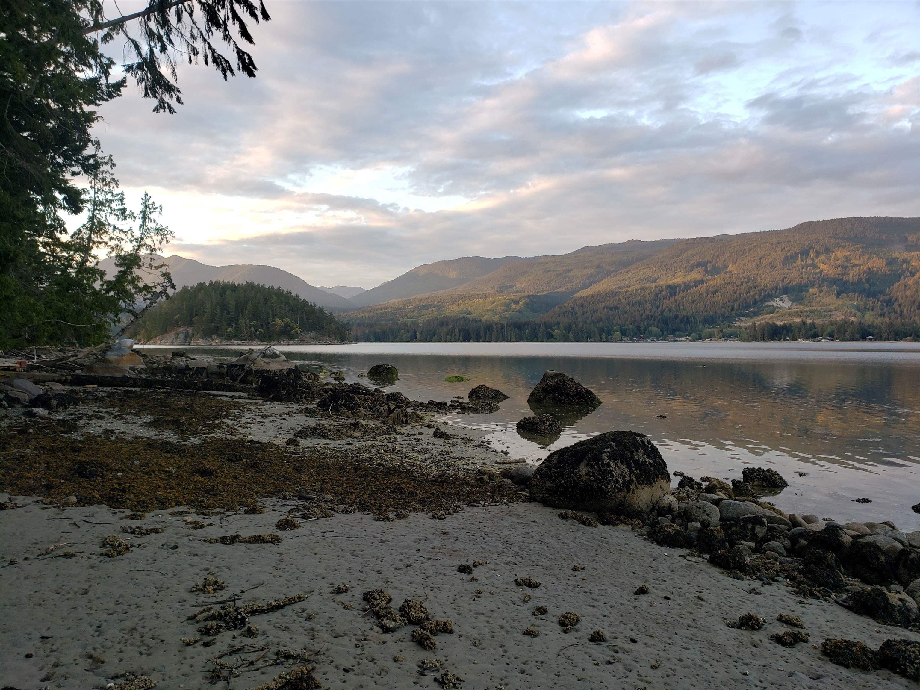 6035 Kingfisher Avenue, Sechelt