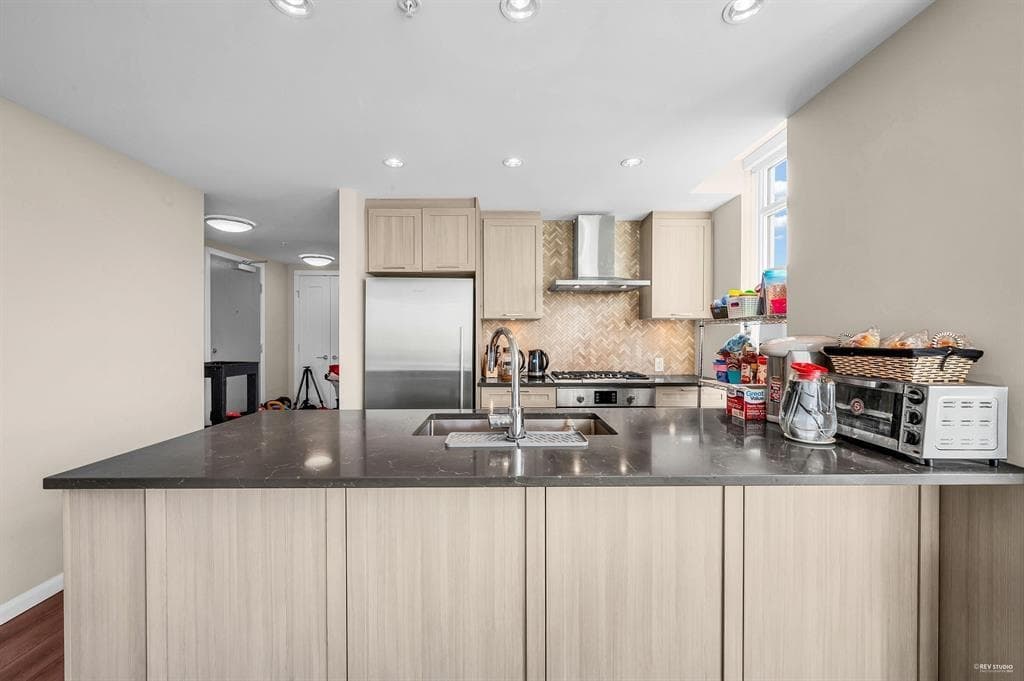 1002 - 520 Como Lake Avenue, Coquitlam, V3J 0E8 — photo 3
