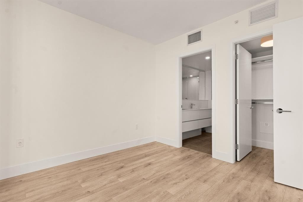 SL 54 - 802 10428 Whalley Boulevard, Surrey, V3T 0W2 — photo 3