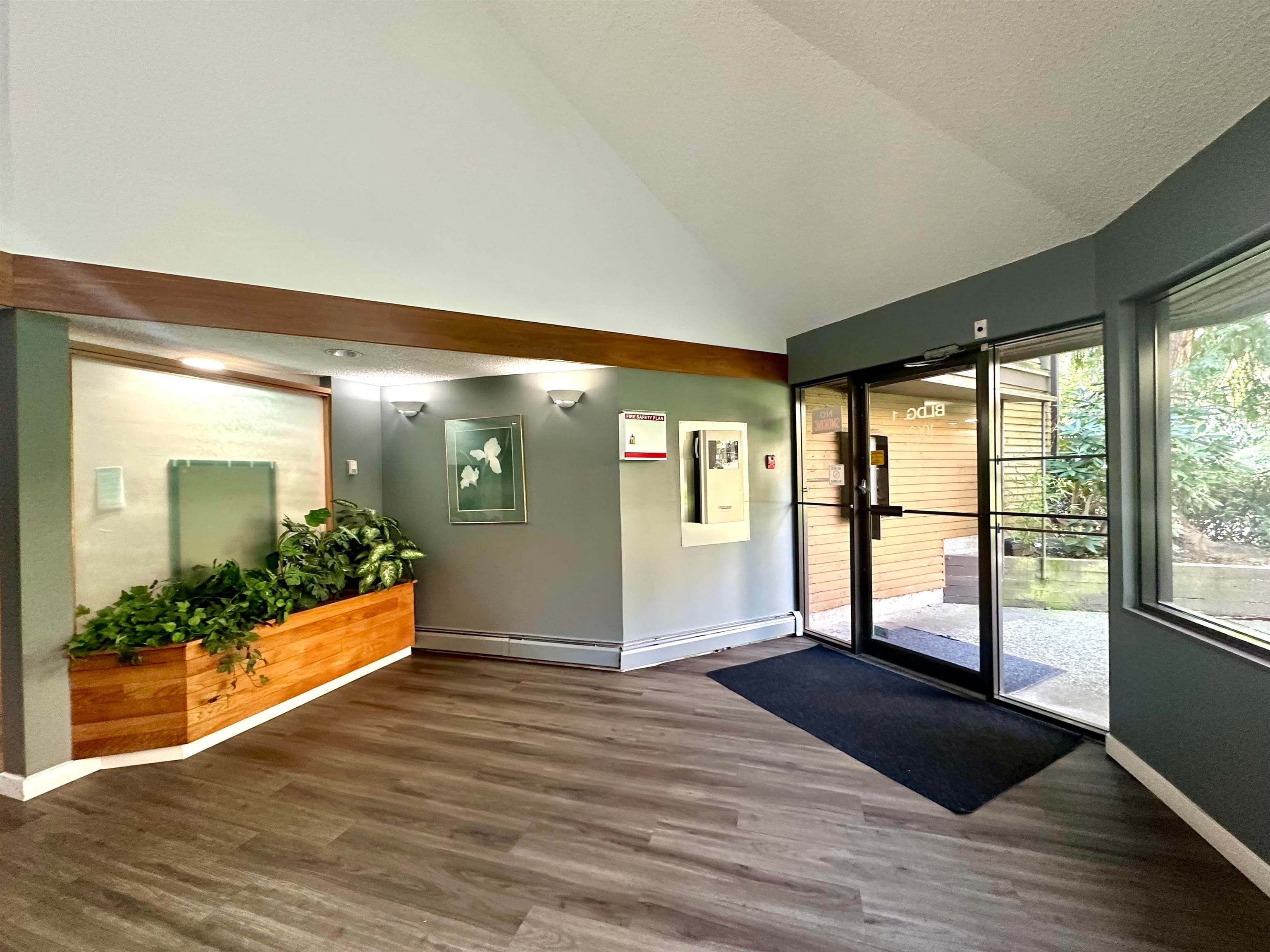 101 - 10626 151a Street, Surrey, V3R 8K7 — photo 4