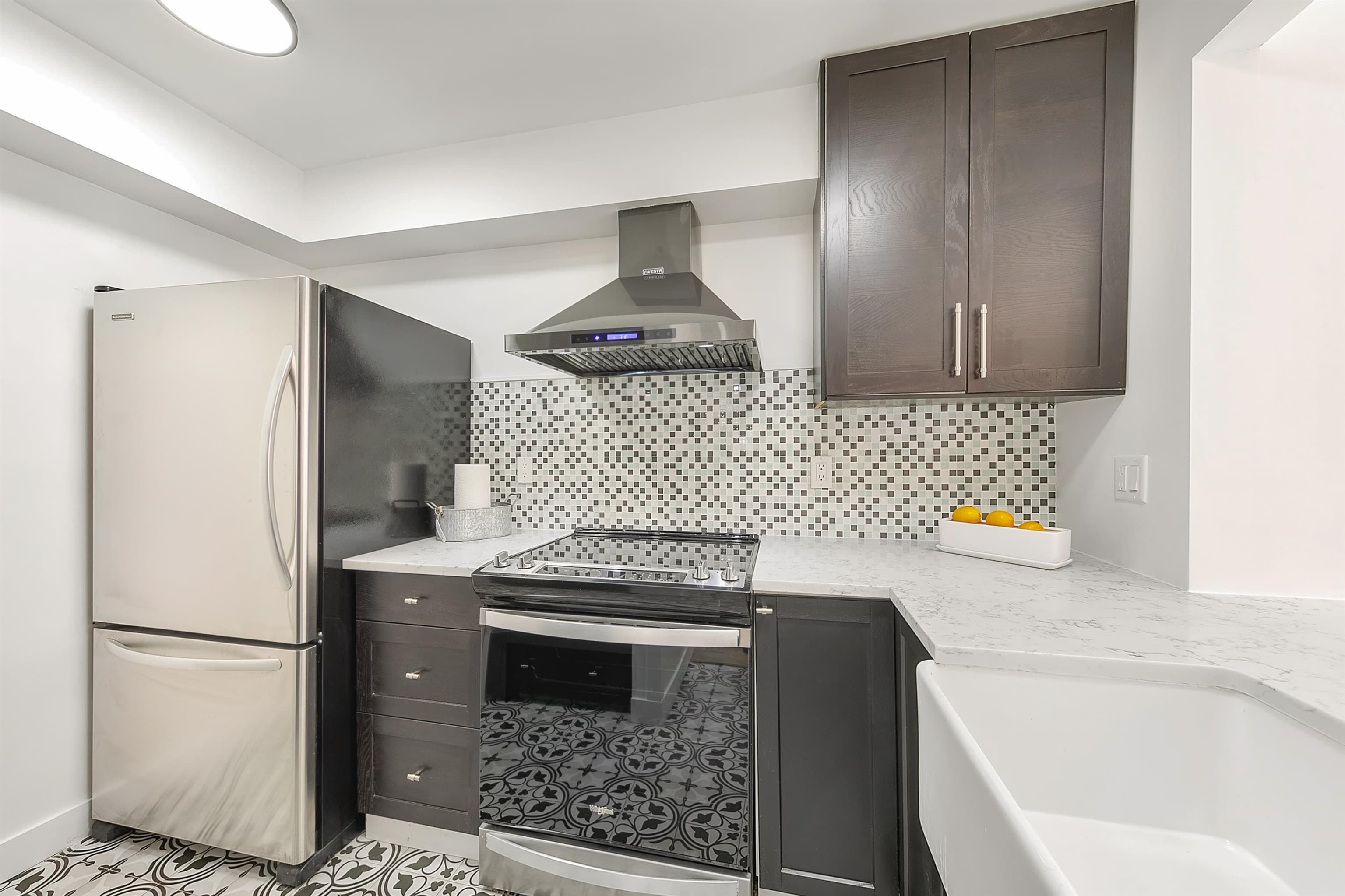 210 - 1369 56th St. Street, Delta, V4L 2A6 — photo 2