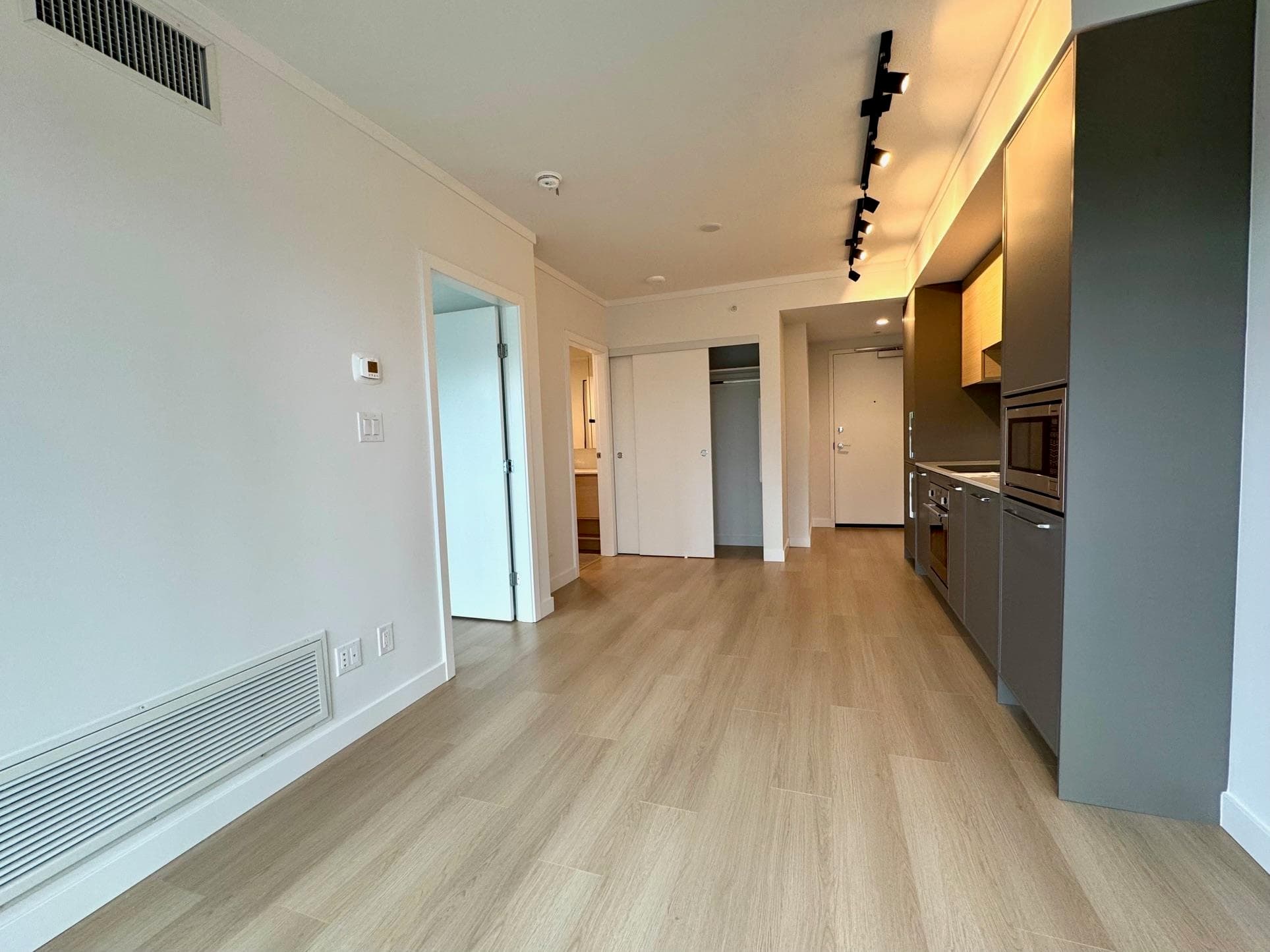 304 - 13725 George Junction, Surrey, V3T 0V7 — photo 5