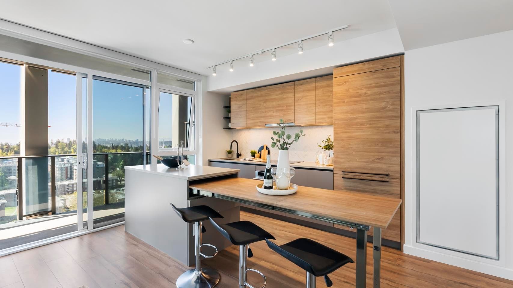 1710 - 10448 University Drive, Surrey, V3T 0S7 — photo 4
