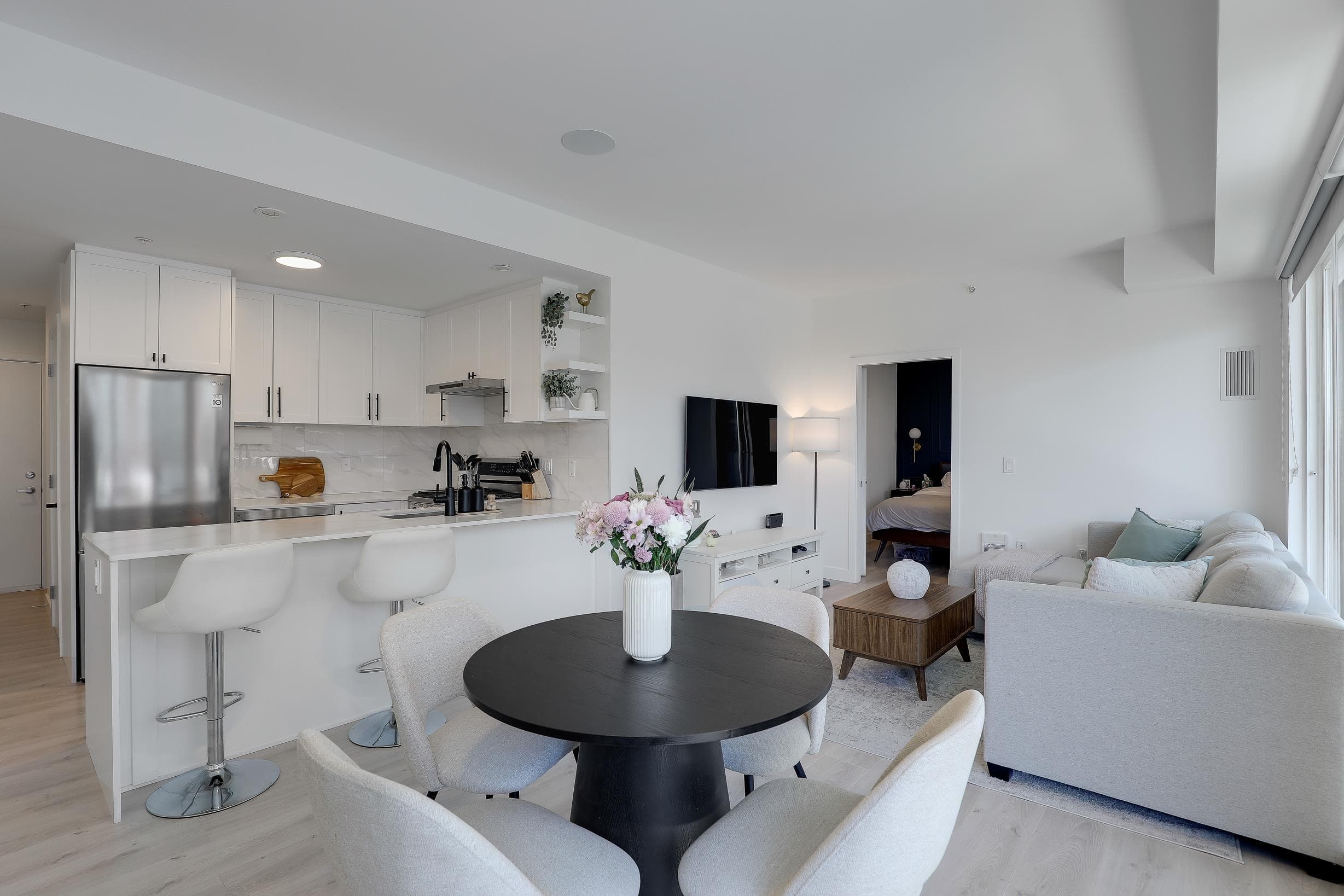 401 - 2688 Duke Street, Vancouver, V5R 4S9 — photo 2