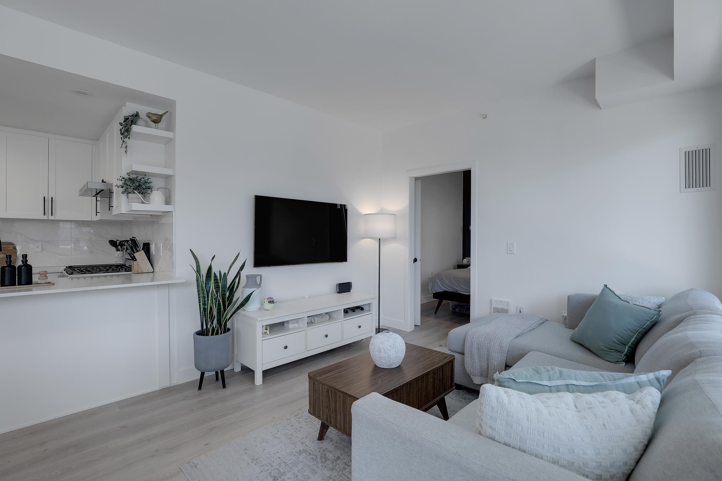 401 - 2688 Duke Street, Vancouver, V5R 4S9 — photo 3
