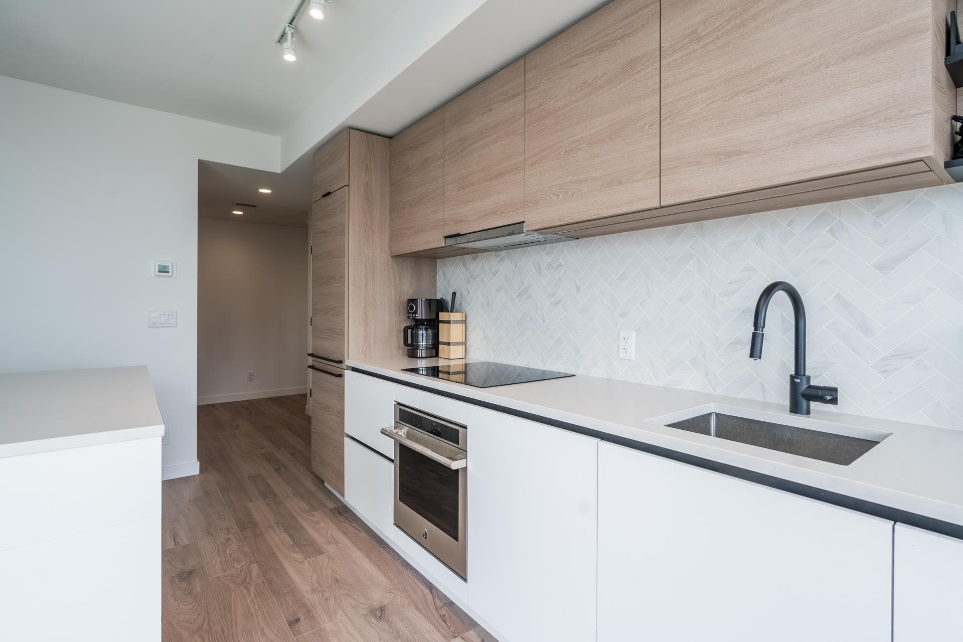 1608 - 10448 University Drive, Surrey, V3T 0S7 — photo 3
