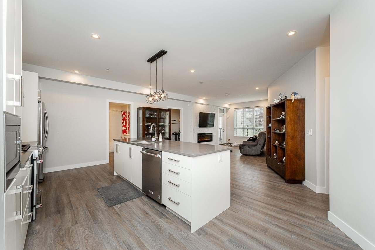 210 - 15436 31 Avenue, Surrey, V3Z 1H3 — photo 5