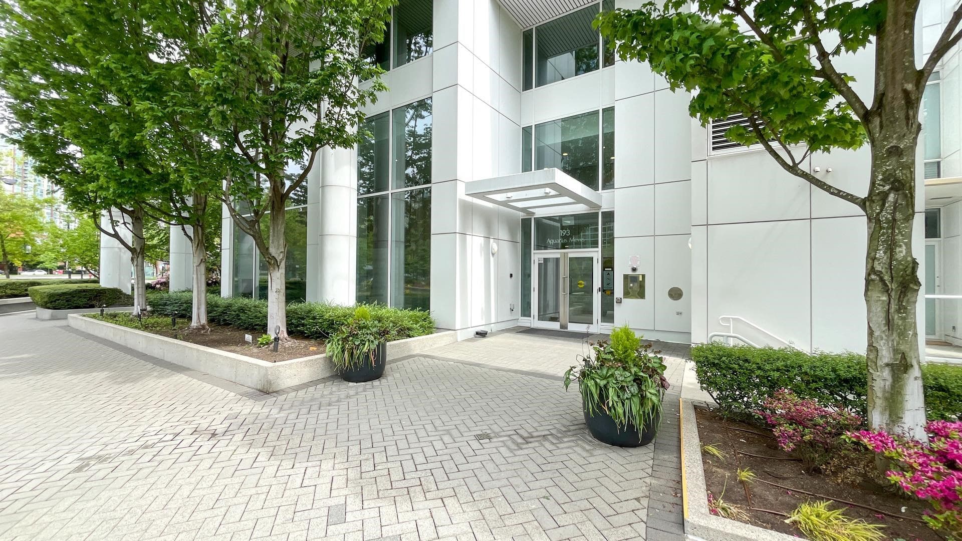 3302 - 193 Aquarius Mews, Vancouver, V6Z 2Z2 — photo 2
