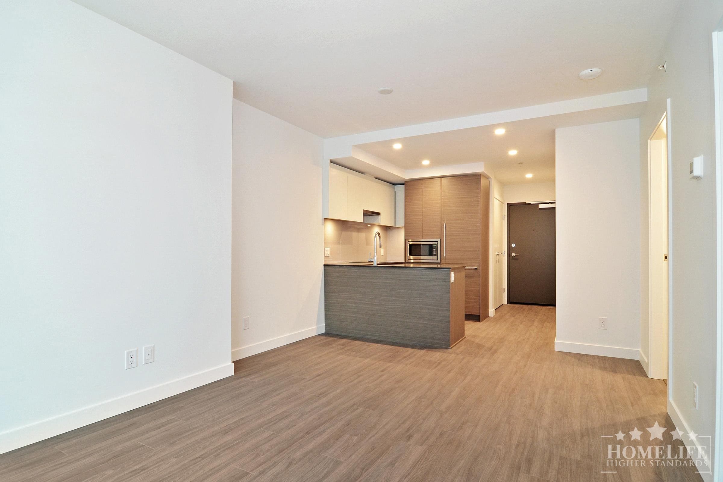705 - 13615 Fraser Highway, Surrey, V3T 2V6 — photo 4