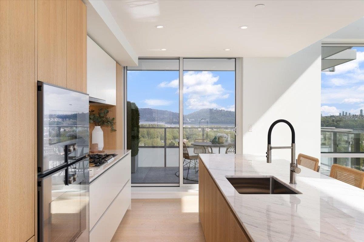 2404 - 1500 Fern Street, North Vancouver, V7J 0E6 — photo 4