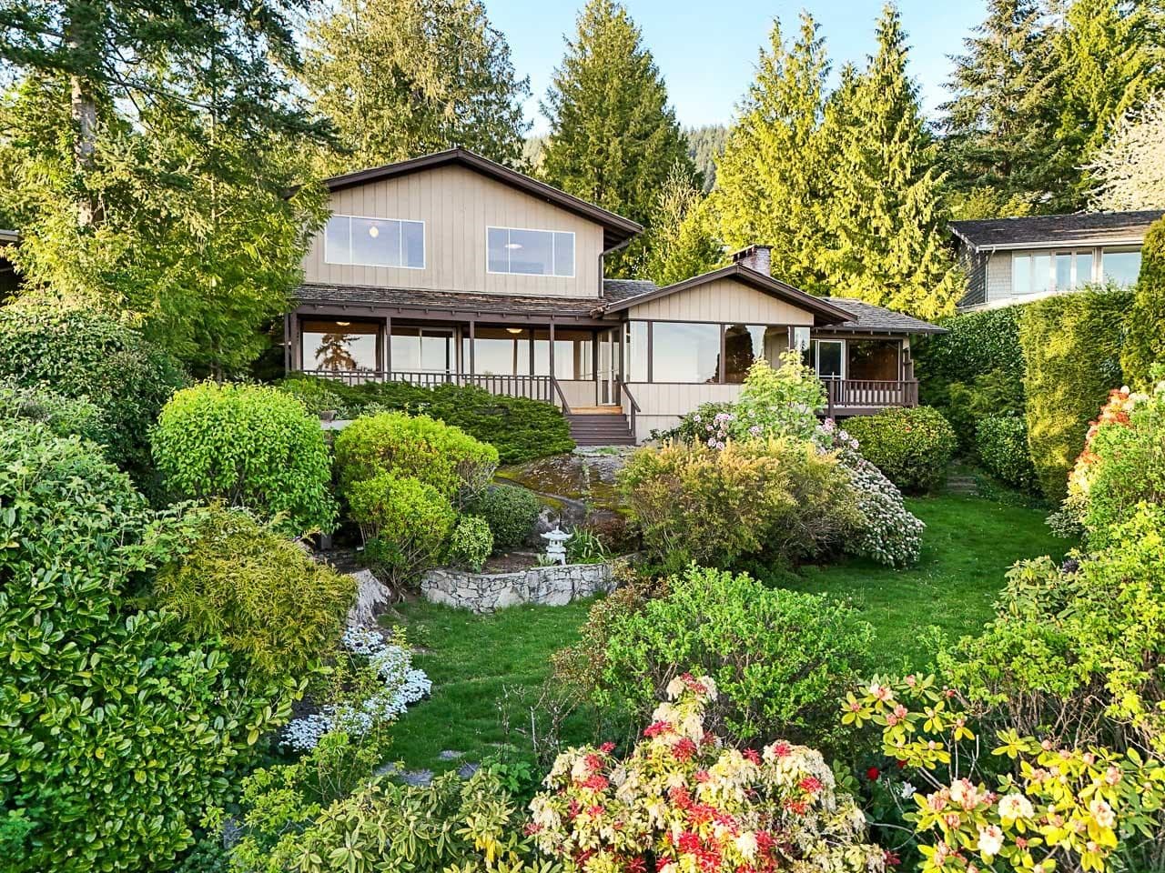 3898 Southridge Avenue, West Vancouver, V7V 3J1 — photo 2
