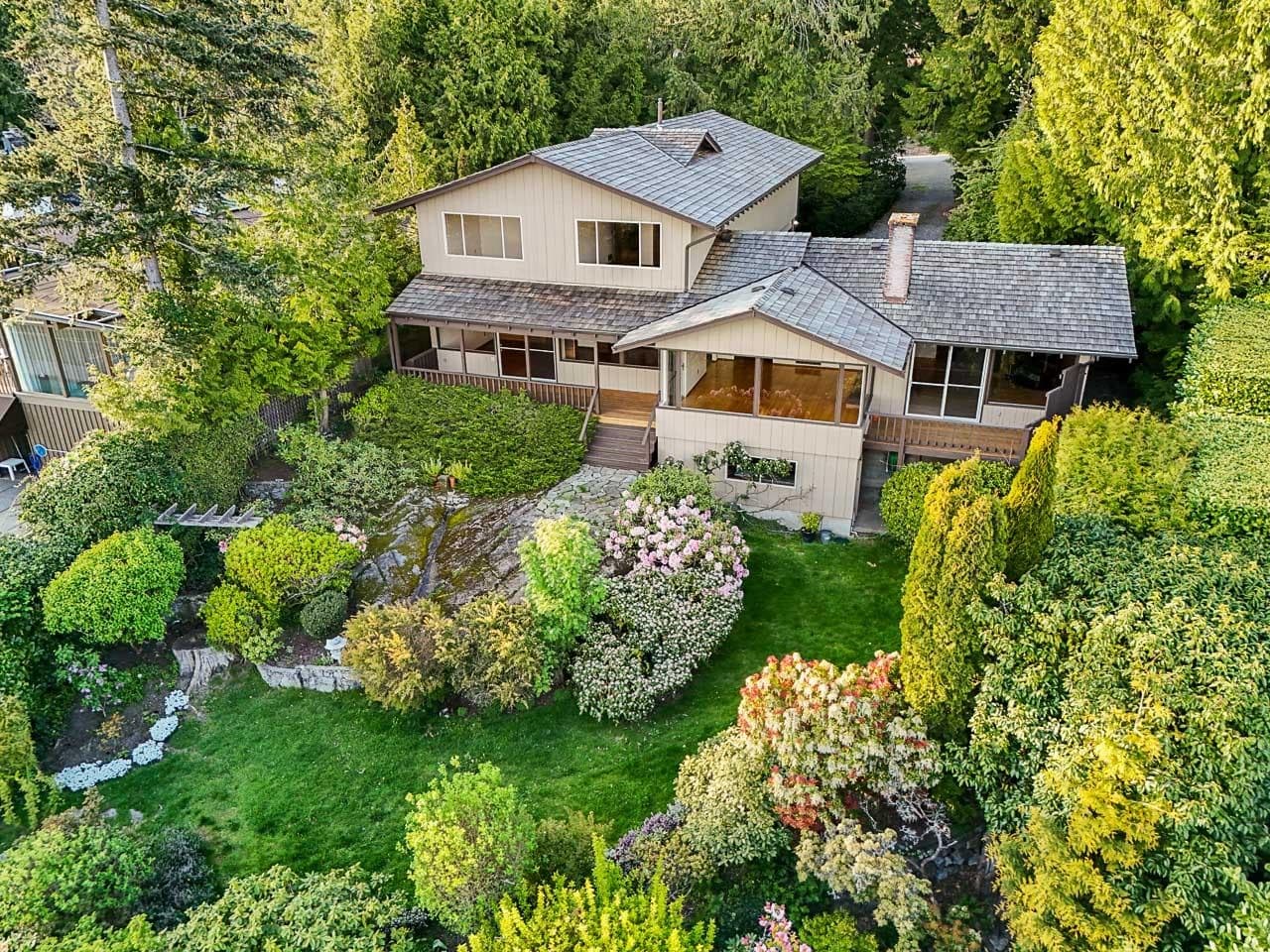 3898 Southridge Avenue, West Vancouver, V7V 3J1 — photo 3