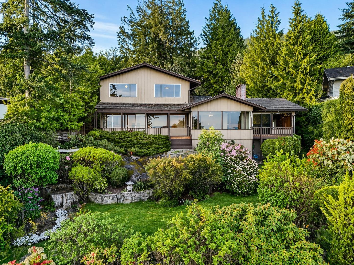 3898 Southridge Avenue, West Vancouver