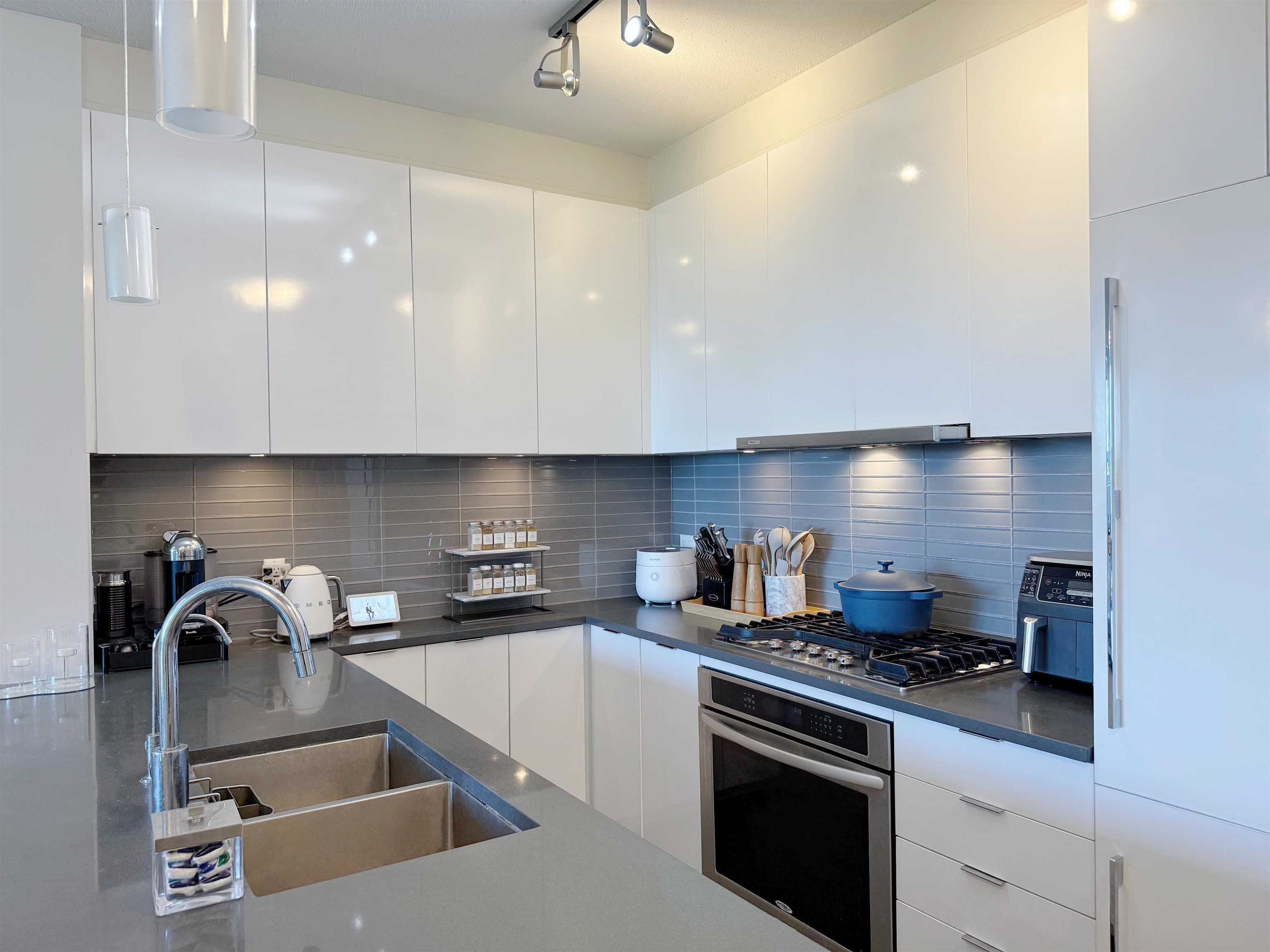 303 - 9399 Alexandra Road, Richmond, V6X 0L7 — photo 3