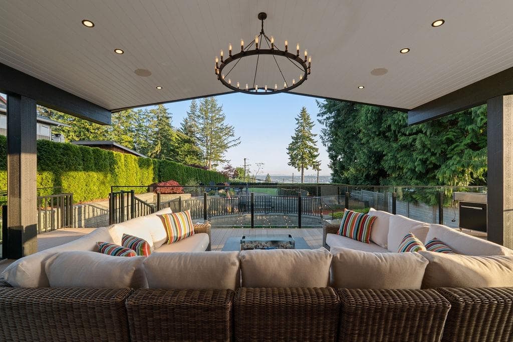 105 Monte Vista Court, North Vancouver, V7N 4N1 — photo 1