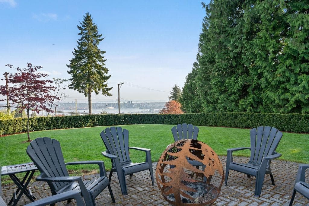105 Monte Vista Court, North Vancouver, V7N 4N1 — photo 5