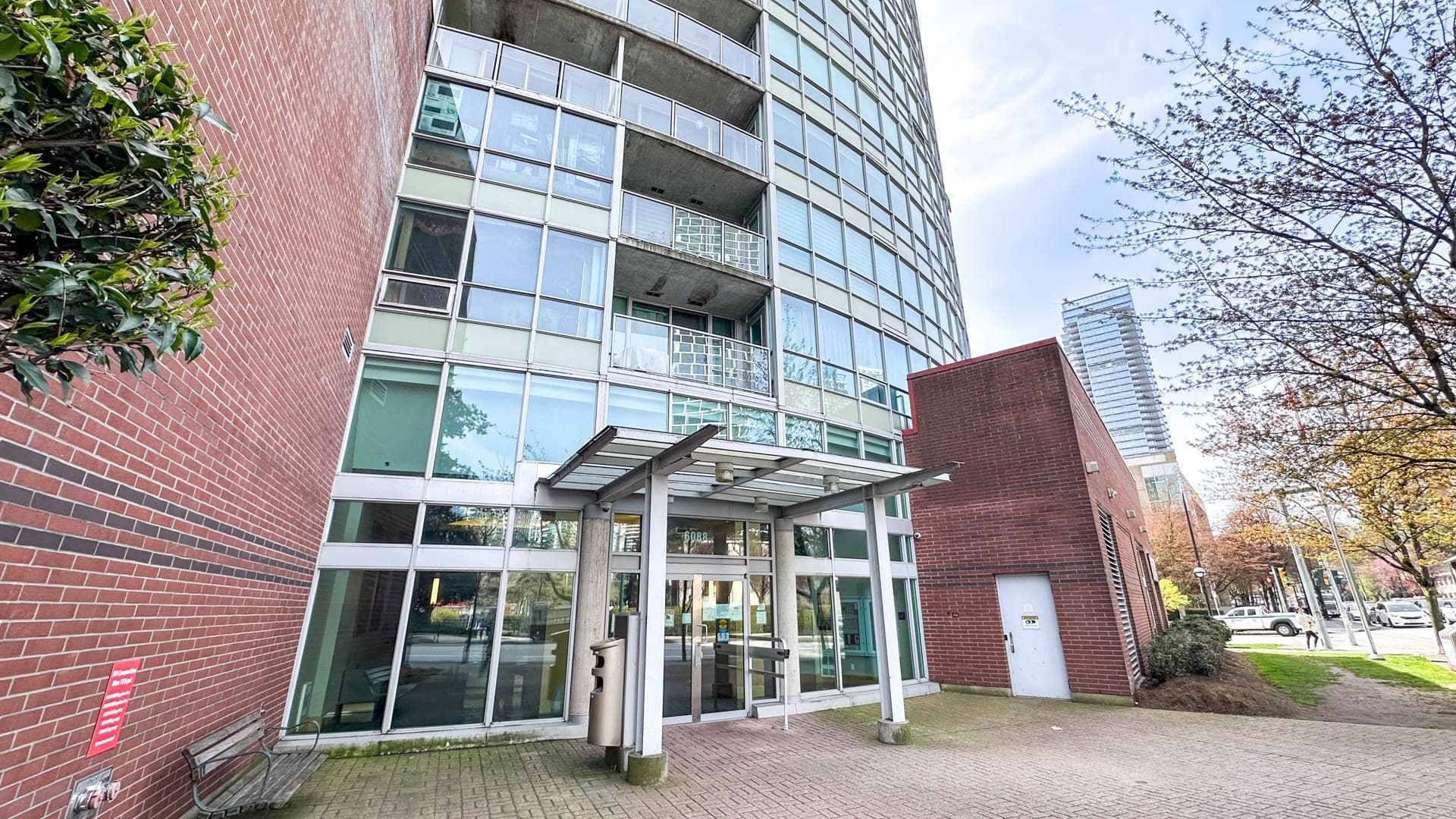 2206 - 6088 Willingdon Avenue, Burnaby, V5H 4V2 — photo 2