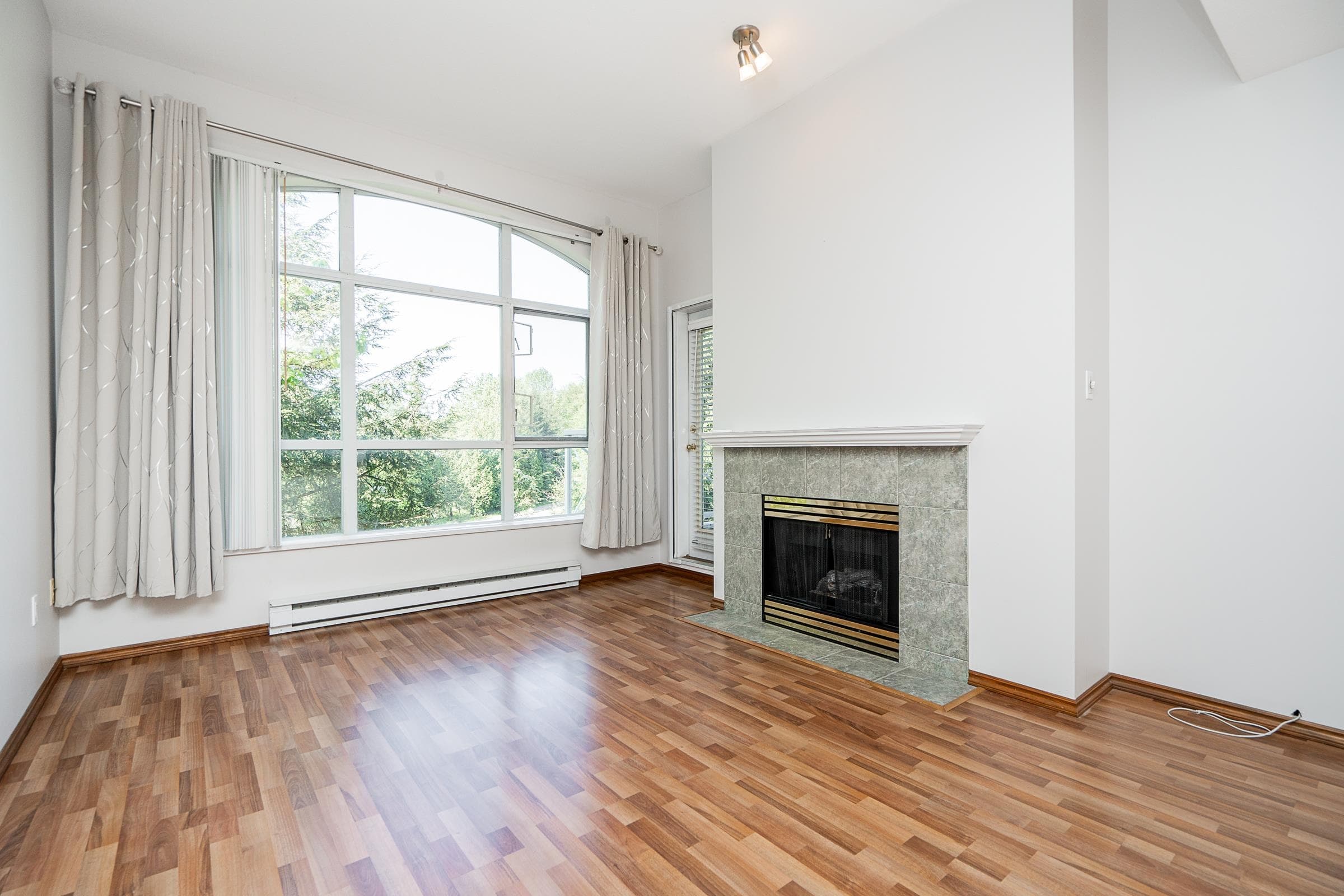403 - 2559 Parkview Lane, Port Coquitlam, V3C 6M1 — photo 3