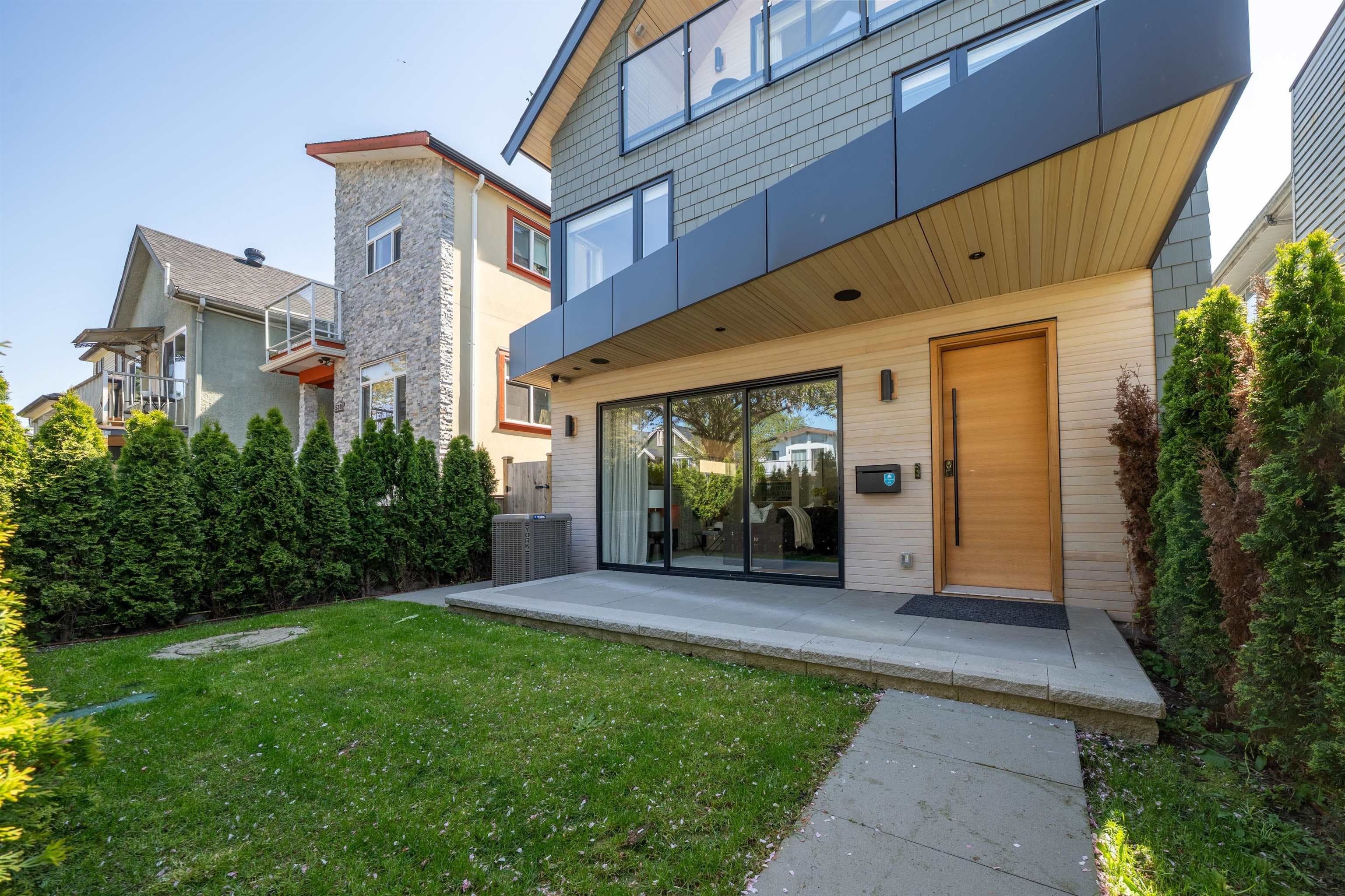 1 - 518 E 18th Avenue, Vancouver, V5V 1G3 — photo 2