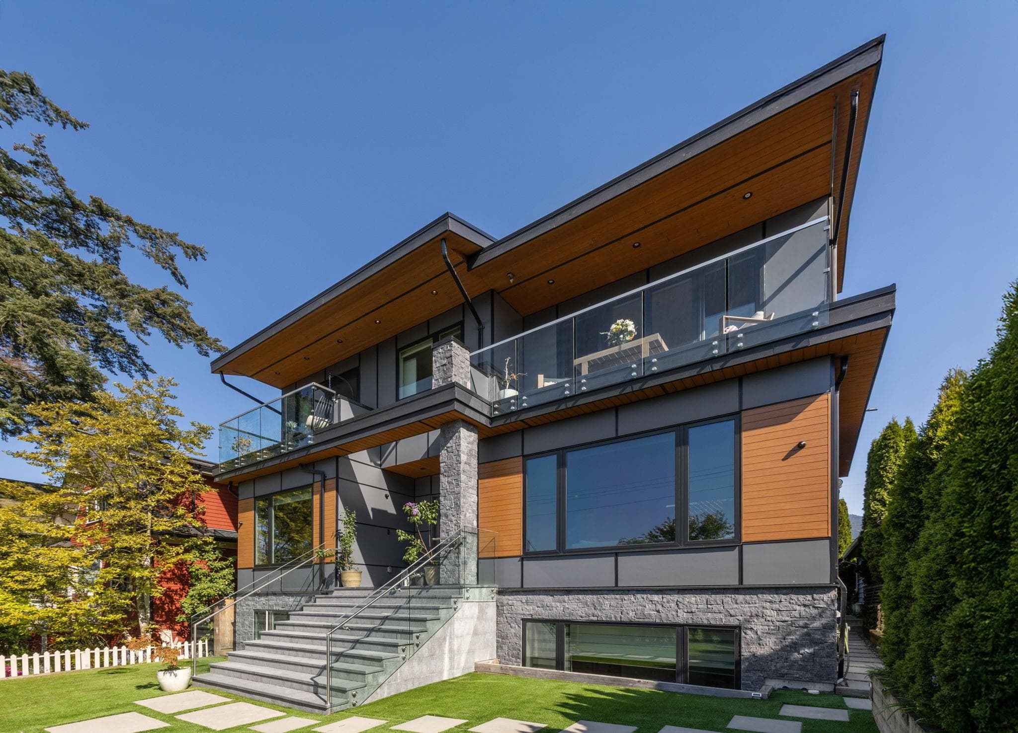 342 W 15th Street, North Vancouver, V7M 1S5 — photo 2