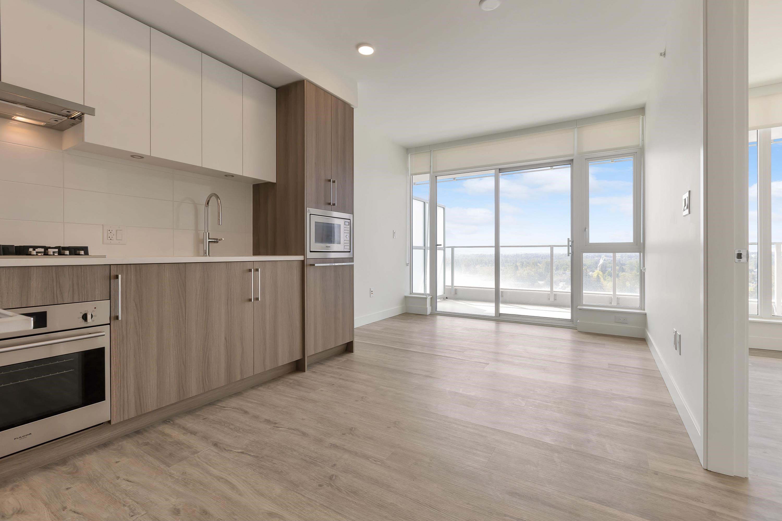 1301 - 9675 King George Boulevard, Surrey, V3T 0T7 — photo 3
