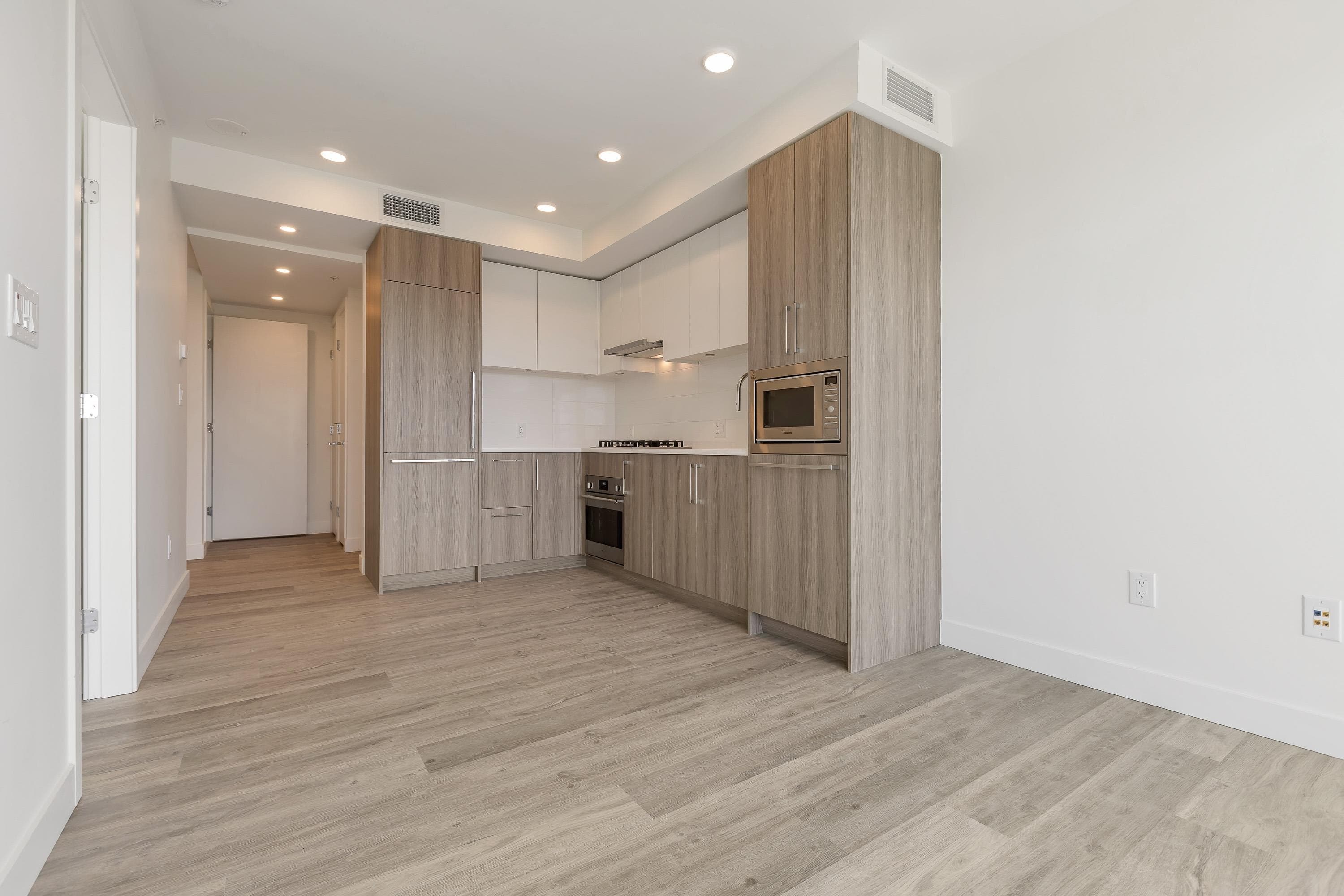 1301 - 9675 King George Boulevard, Surrey, V3T 0T7 — photo 5
