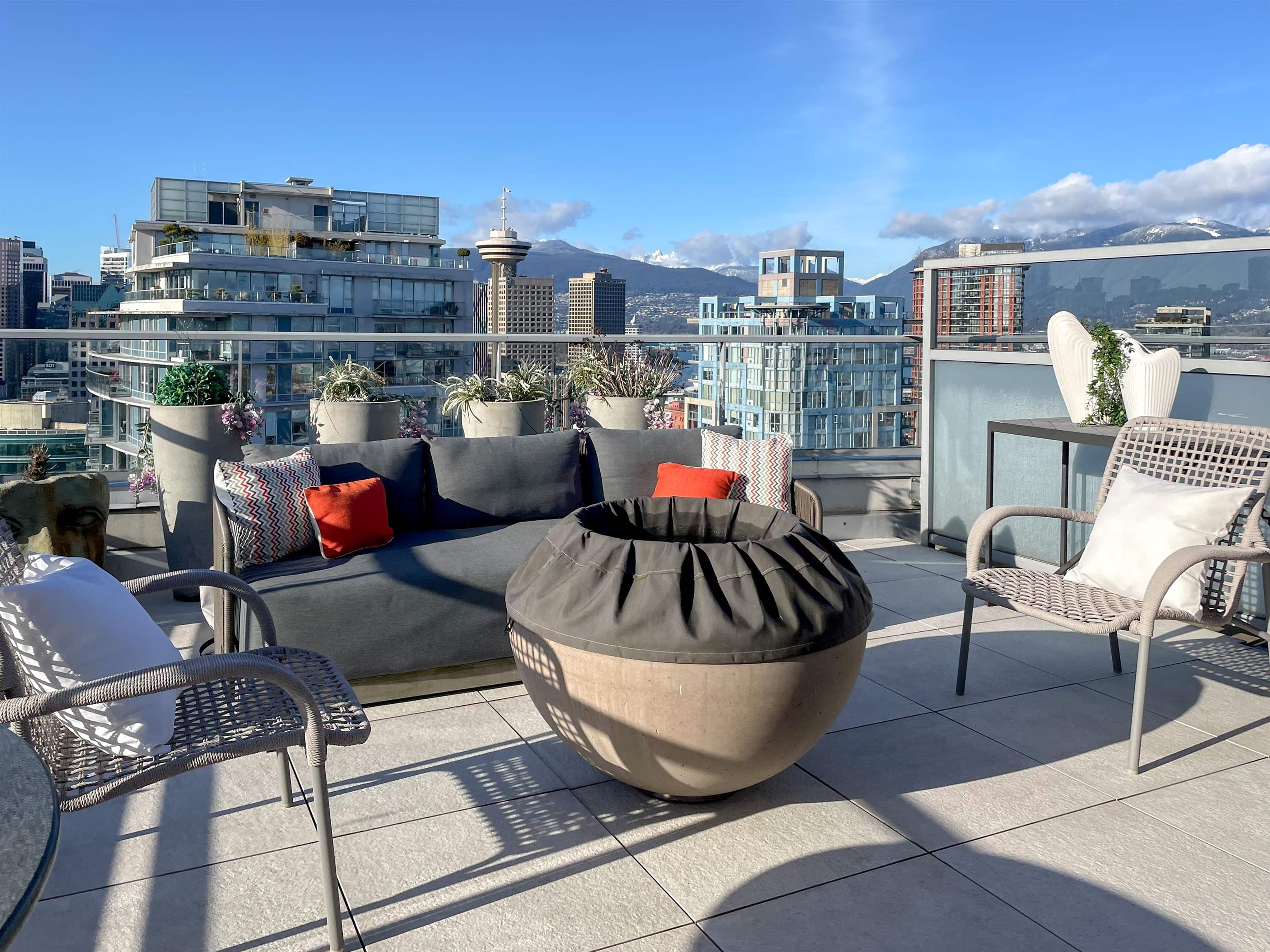 3703 - 689 Abbott Street, Vancouver, V6B 0J2 — photo 2
