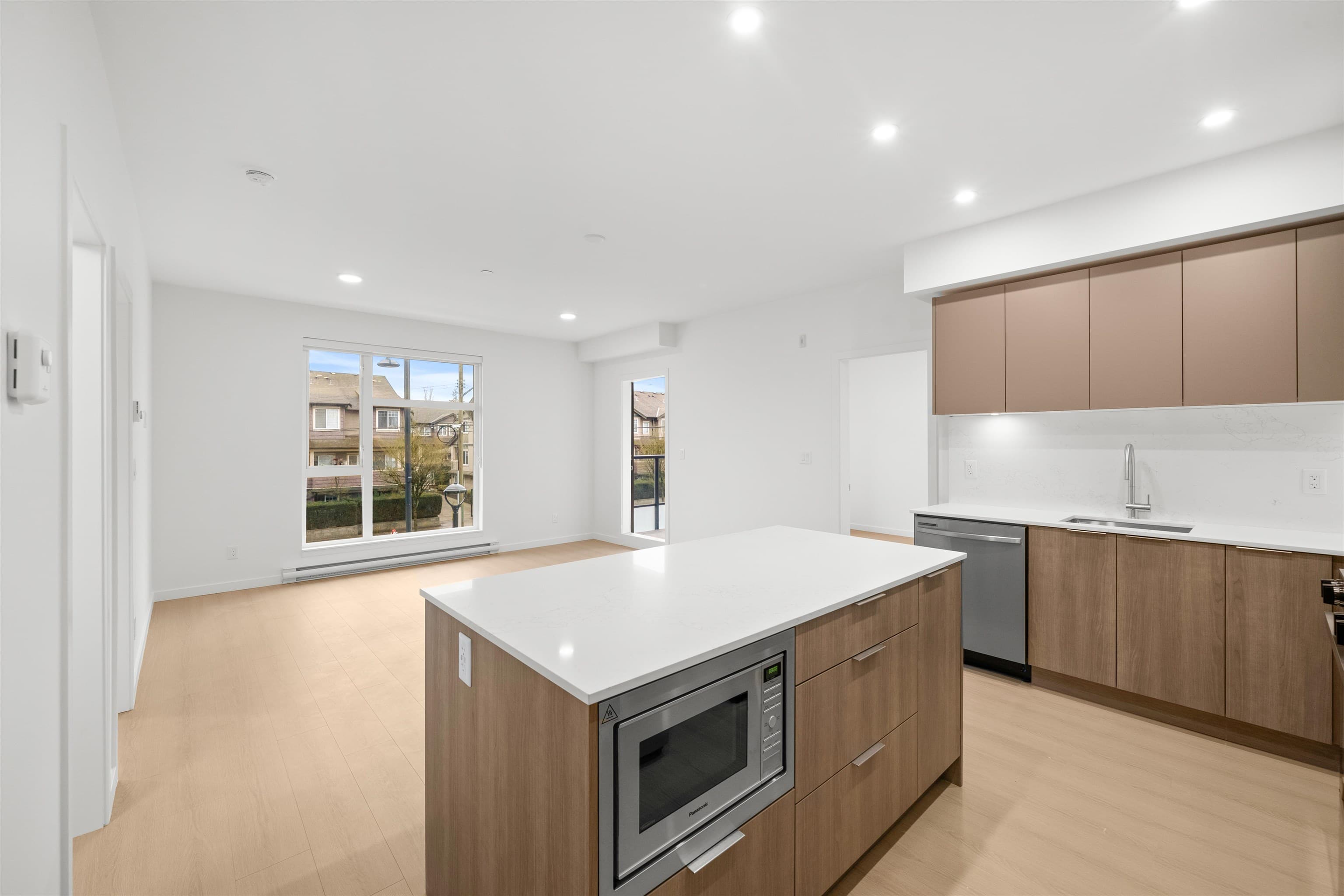 211 - 10828 139a Street, Surrey, V3R 3E5 — photo 3