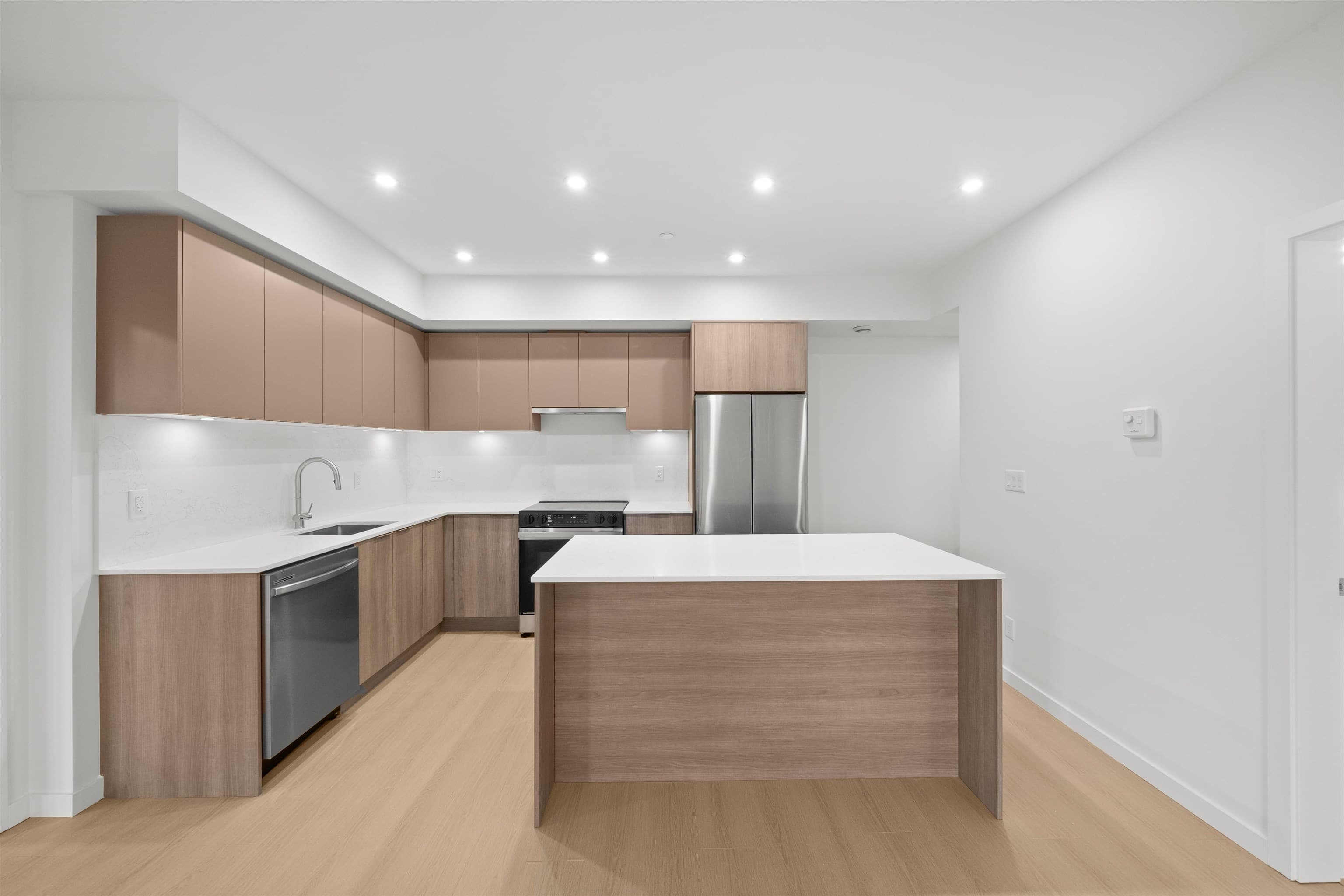 211 - 10828 139a Street, Surrey, V3R 3E5 — photo 5