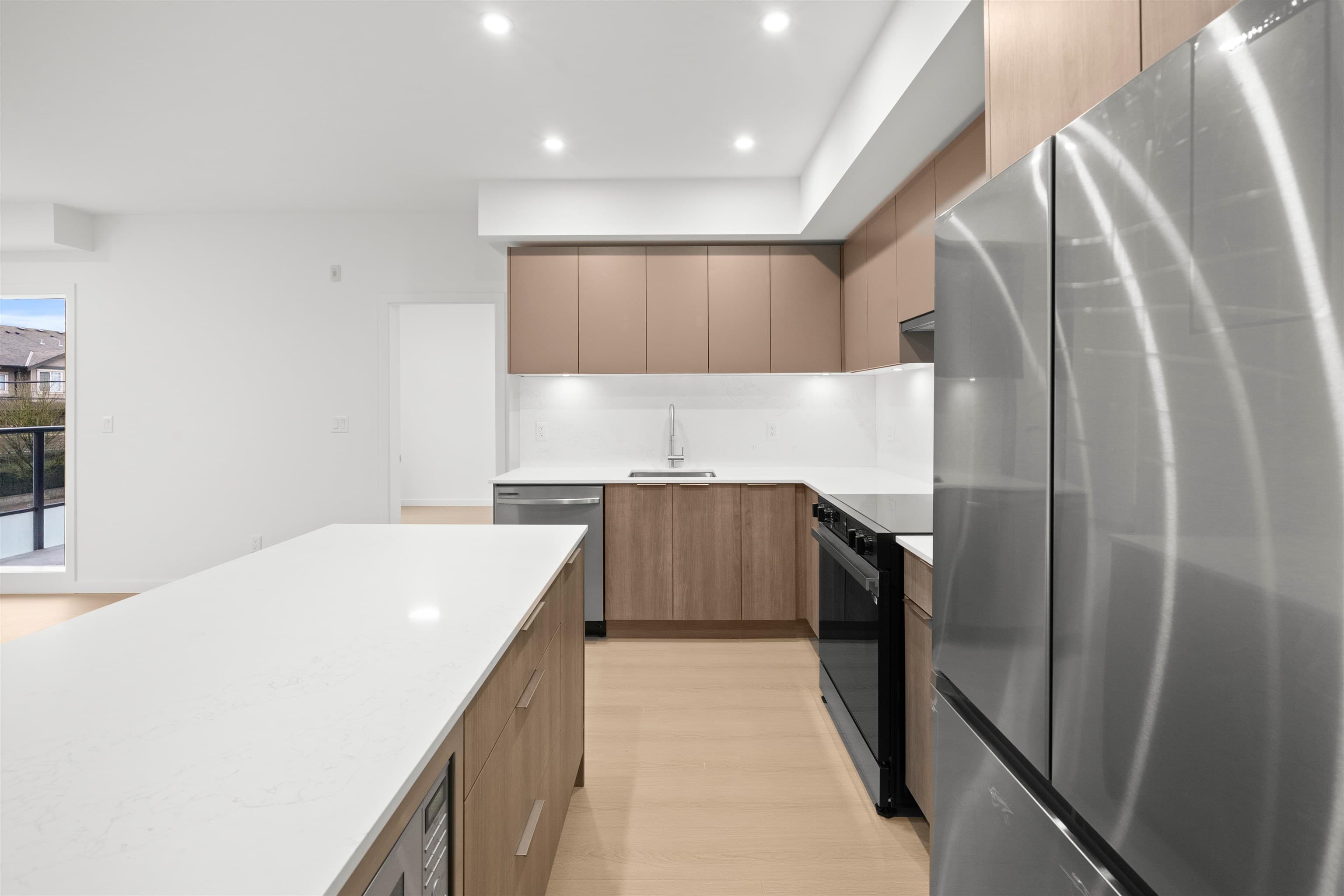 211 - 10828 139a Street, Surrey, V3R 3E5 — photo 4