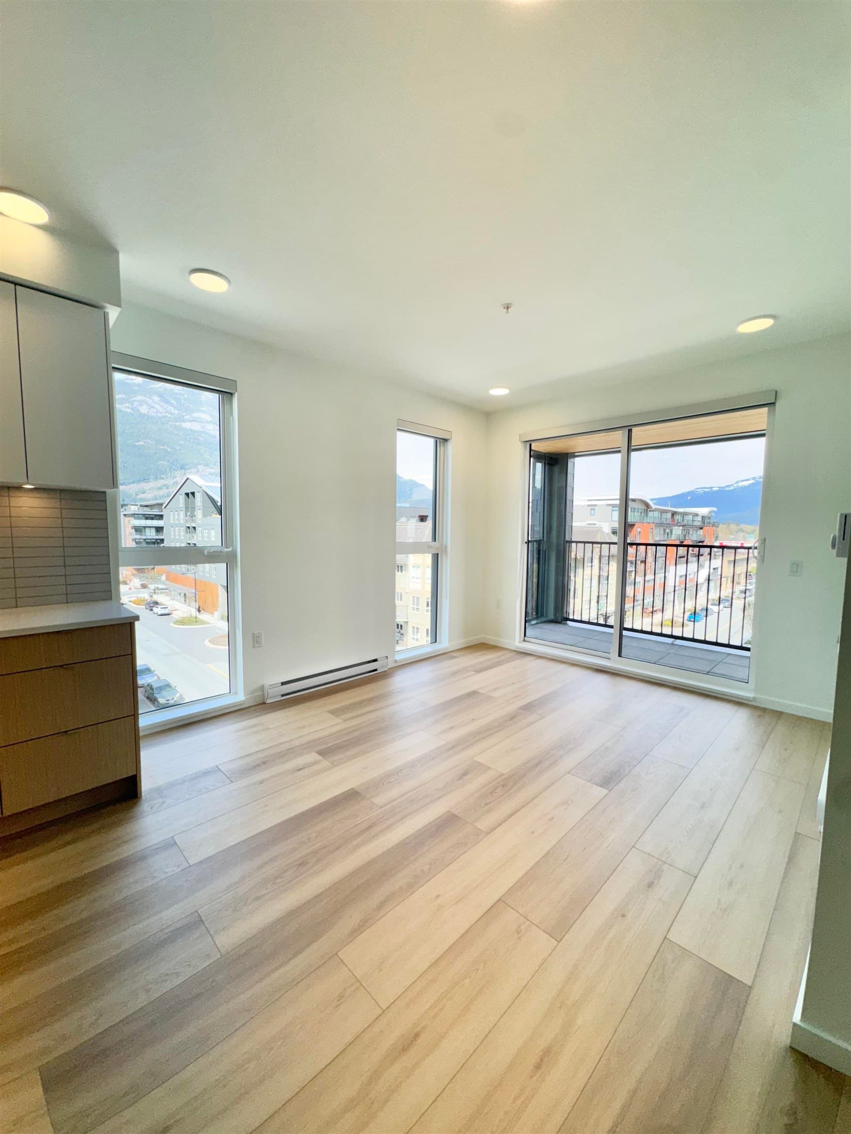 301 - 37994 Second Avenue, Squamish, V8B 0C3 — photo 5