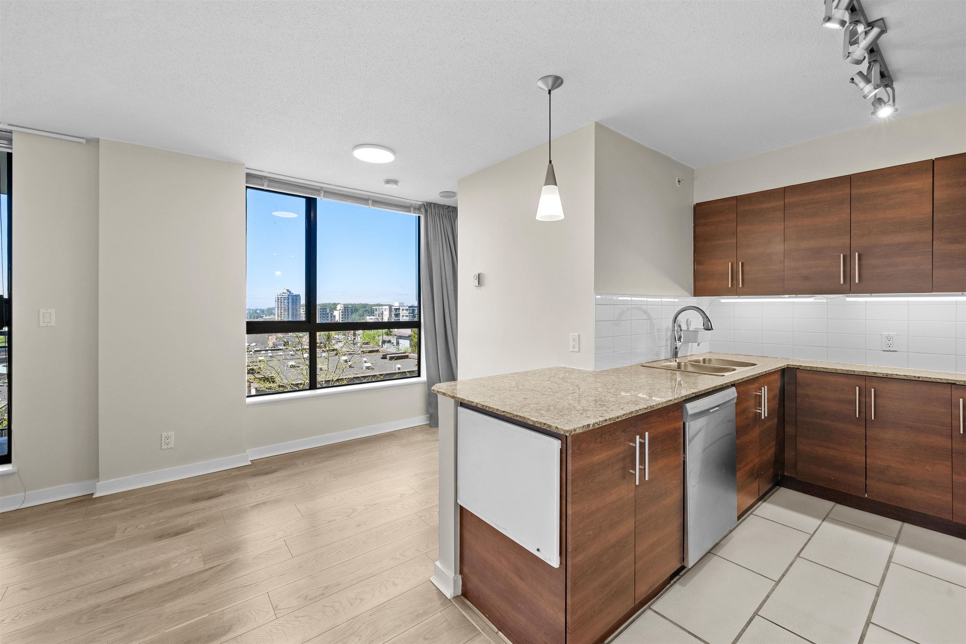 302 - 814 Royal Avenue, New Westminster, V3M 1J9 — photo 2