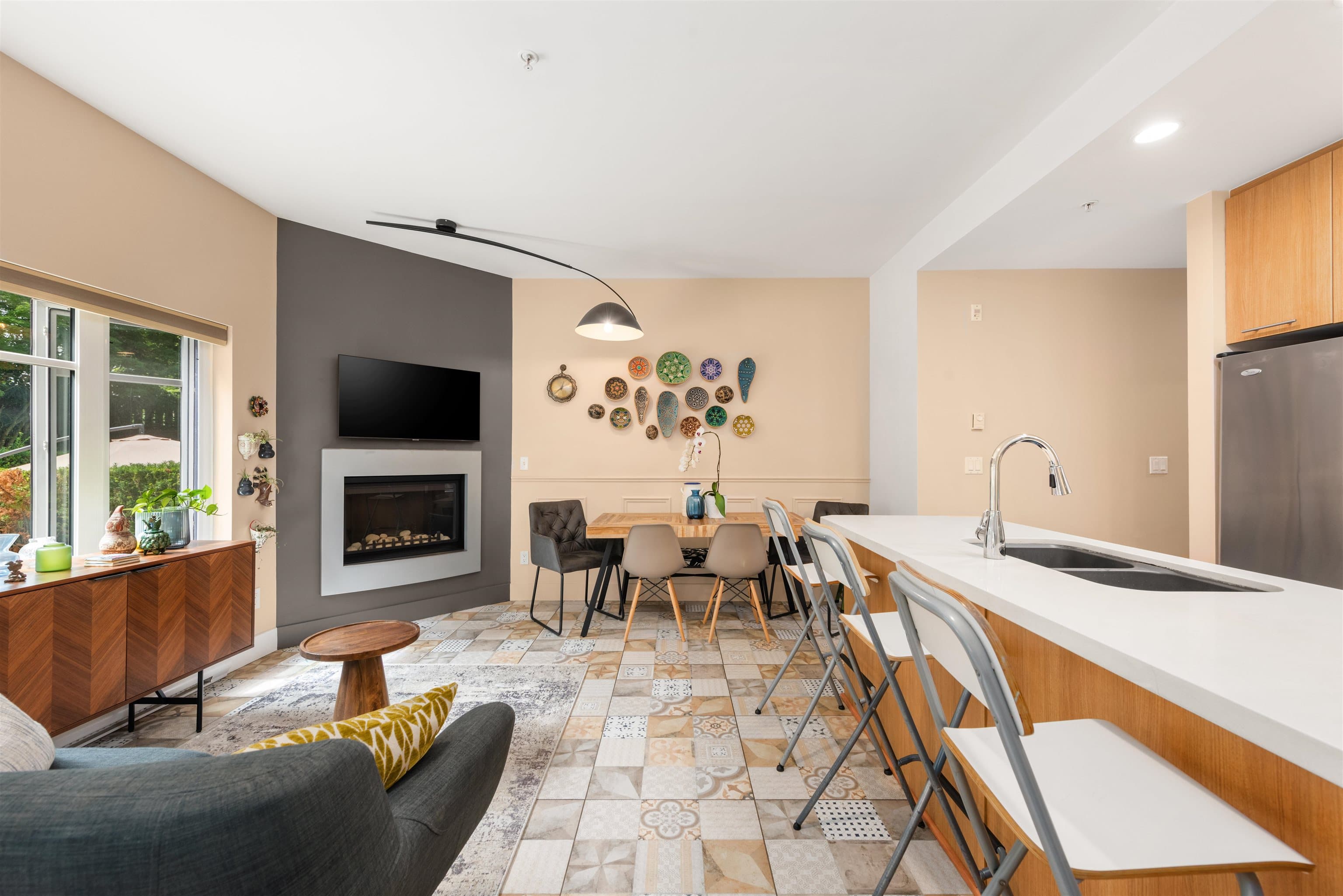 460 E 5th Avenue, Vancouver, V5T 1H9 — photo 1